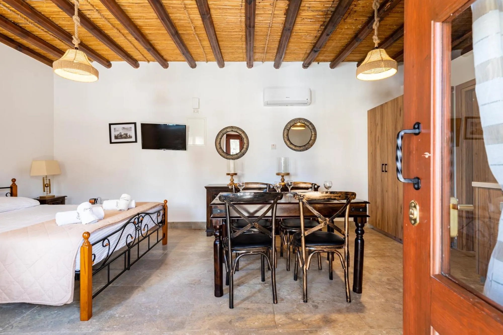 Kitchen or kitchenette in Stone Court Boutique Studios