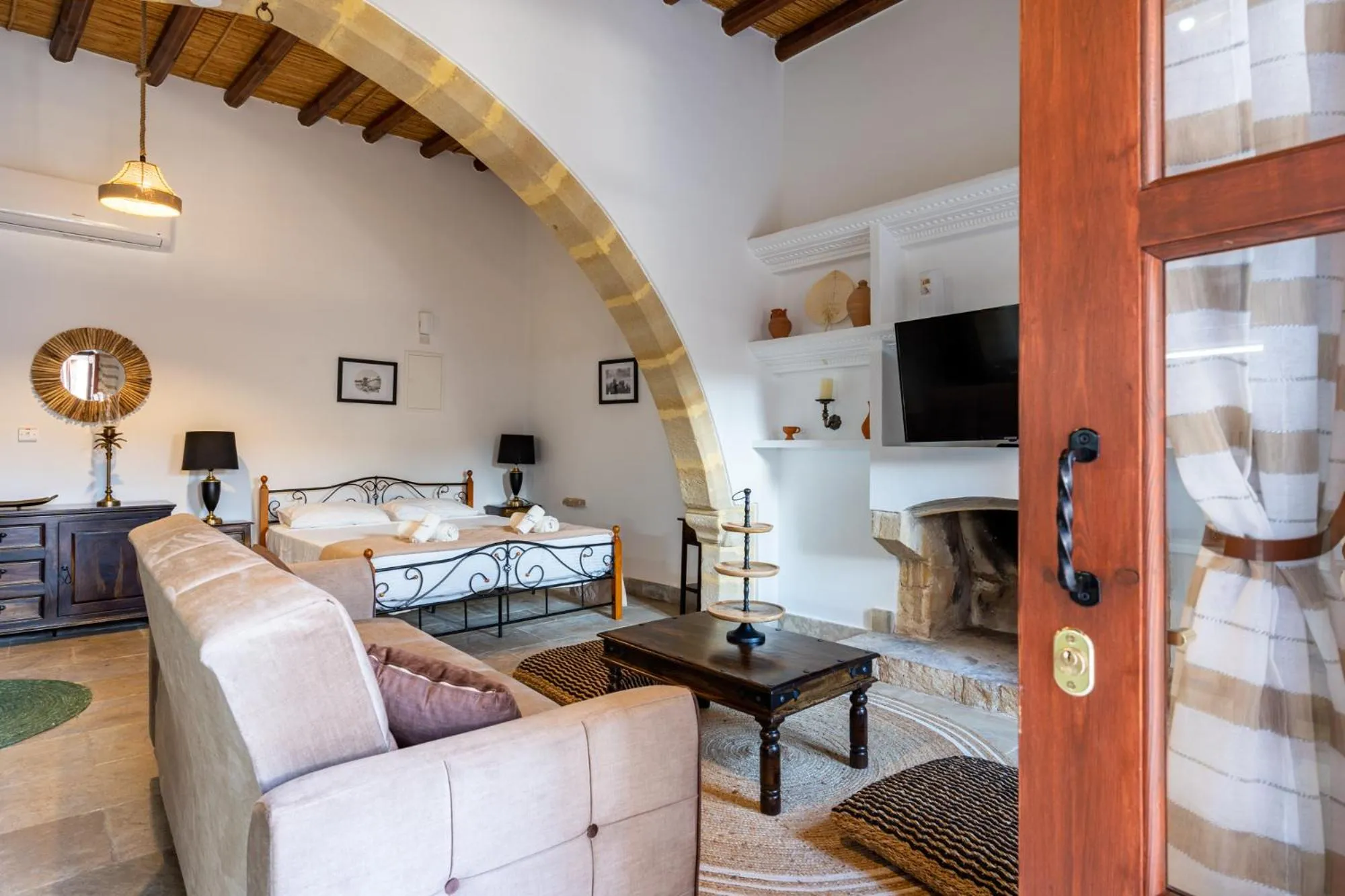 TV and multimedia in Stone Court Boutique Studios