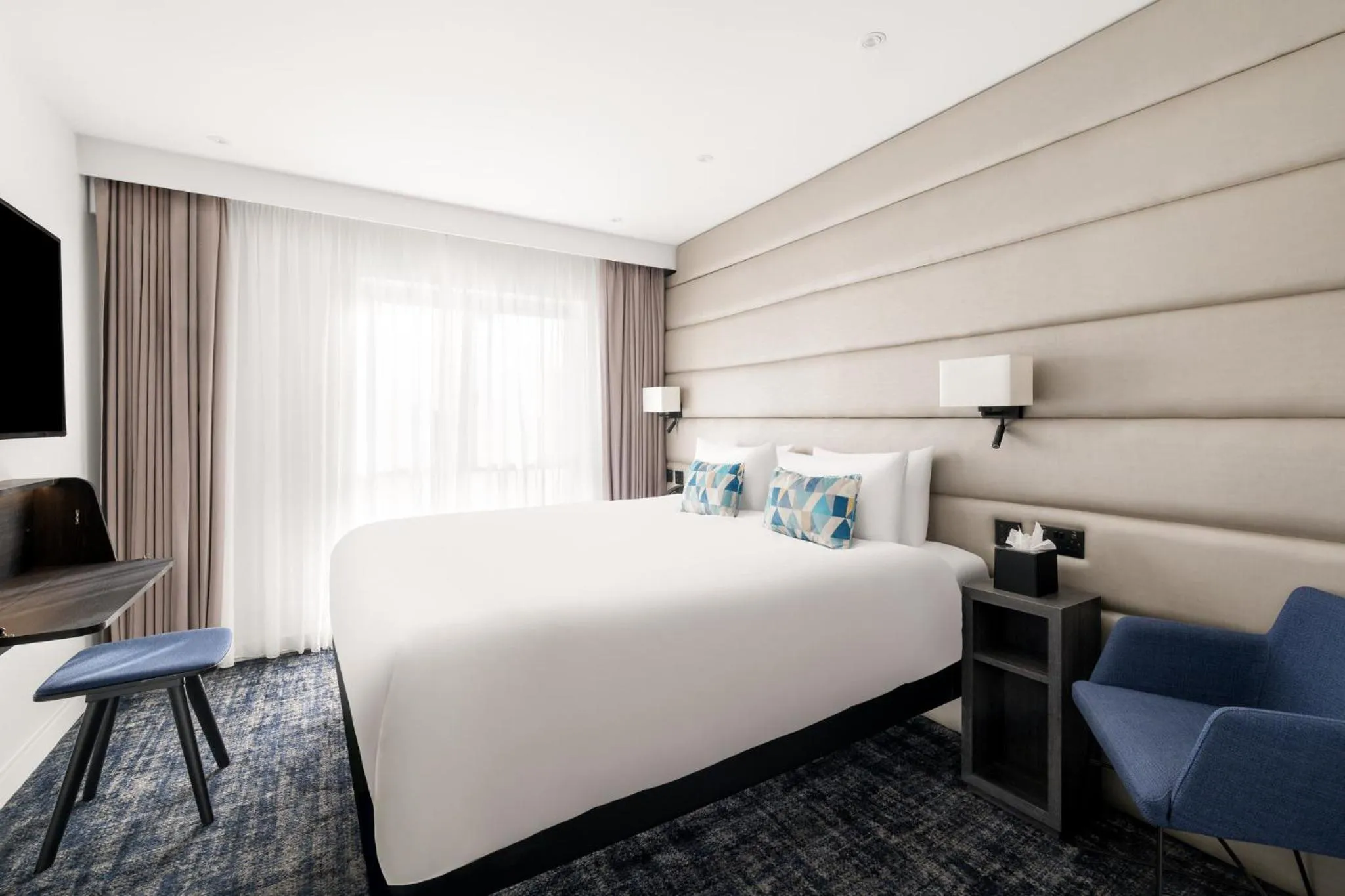 Photo of the whole room, Bed in voco London Marylebone by IHG