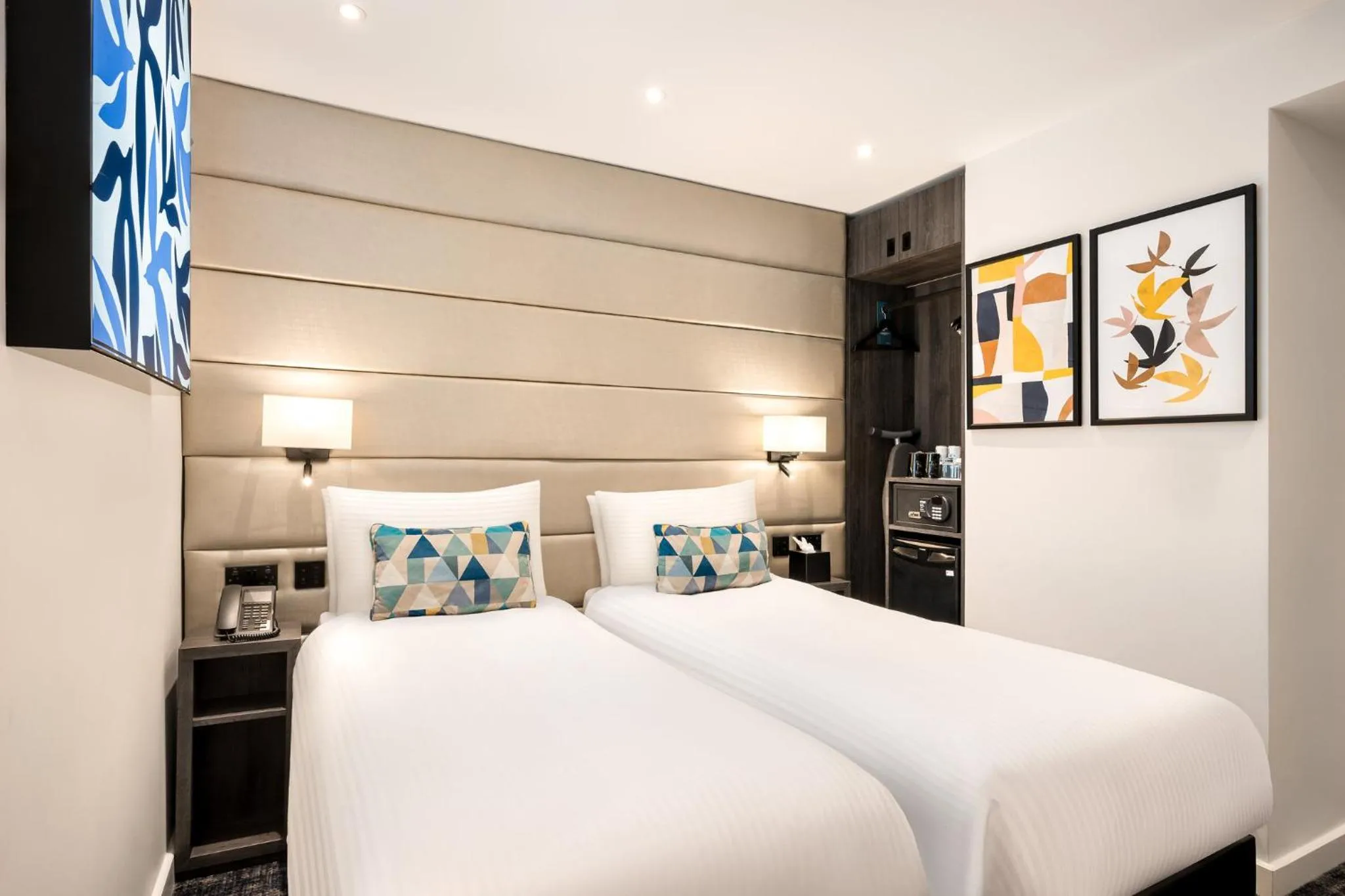 Photo of the whole room, Bed in voco London Marylebone by IHG