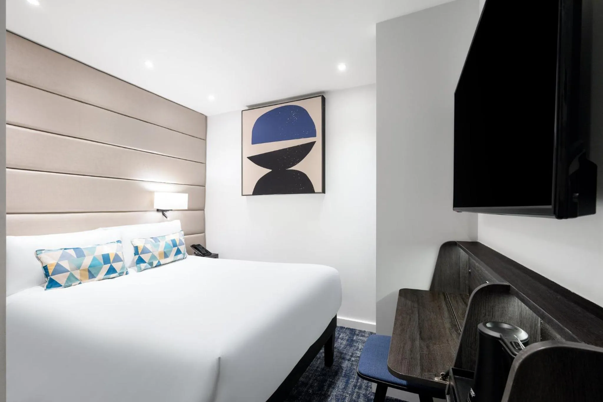 Photo of the whole room, Bed in voco London Marylebone by IHG