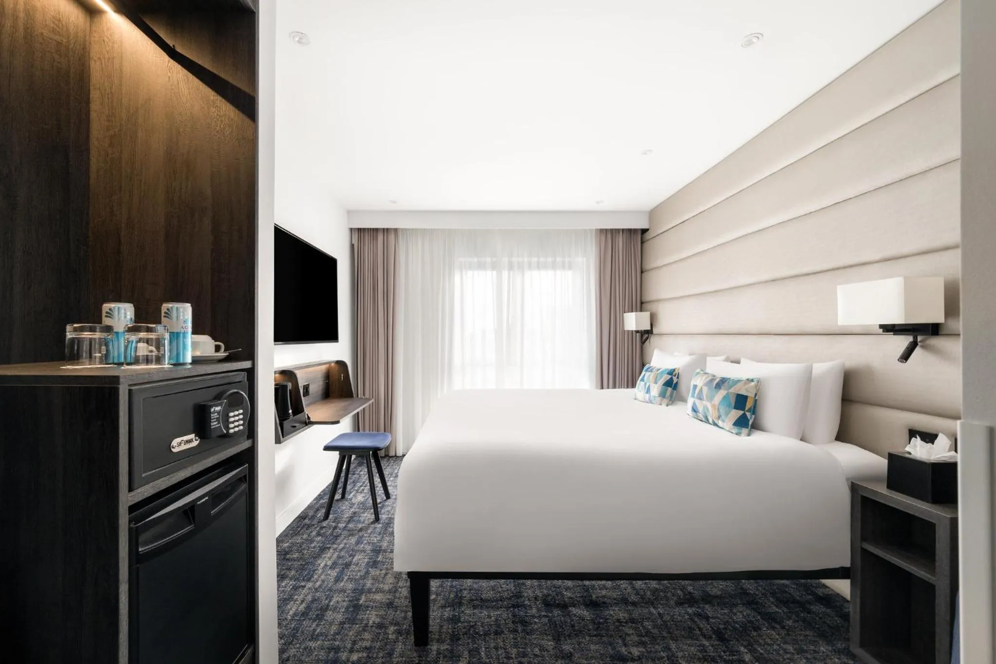 Photo of the whole room, Bed in voco London Marylebone by IHG