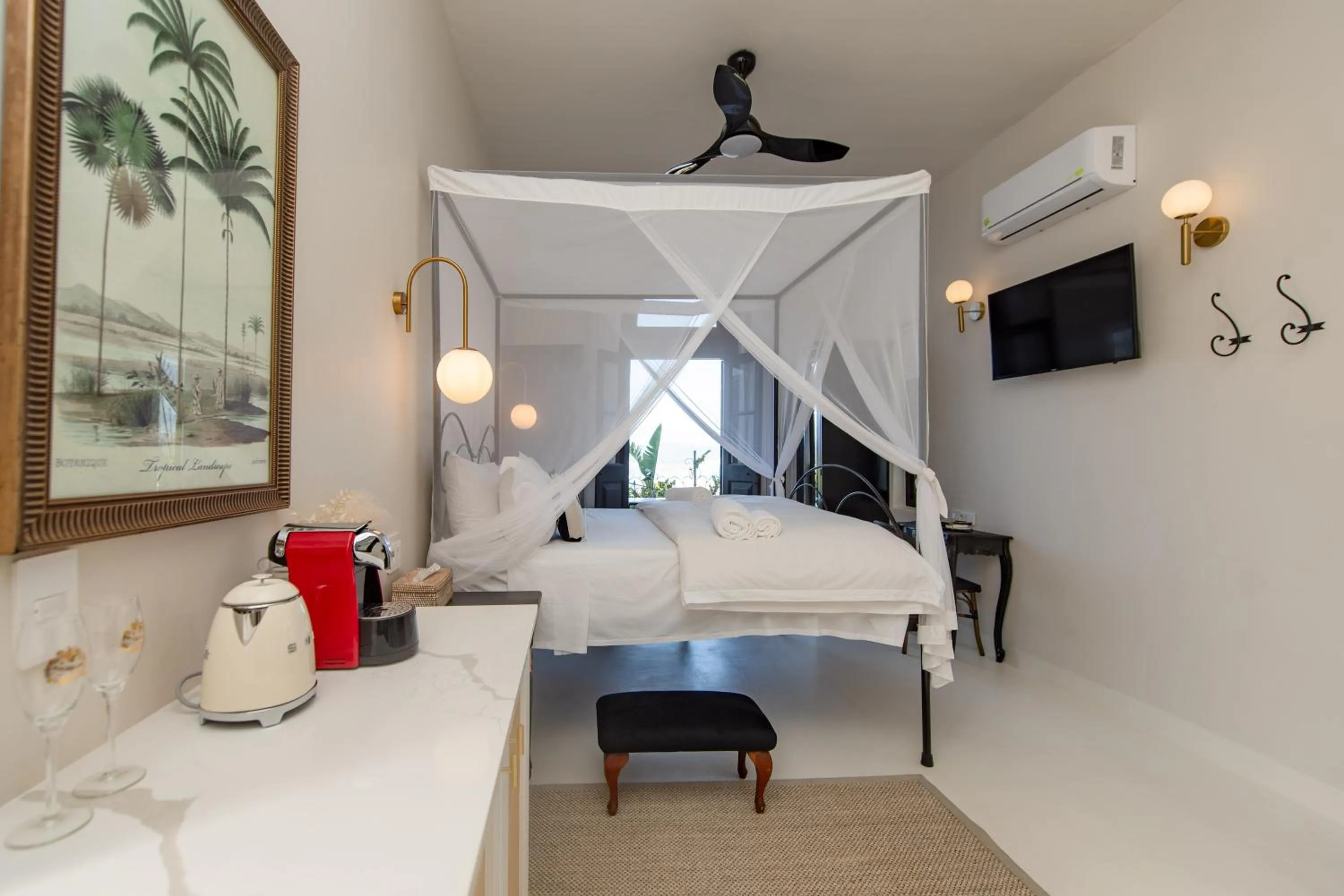 TV and multimedia, Bed in The Ivory Haus