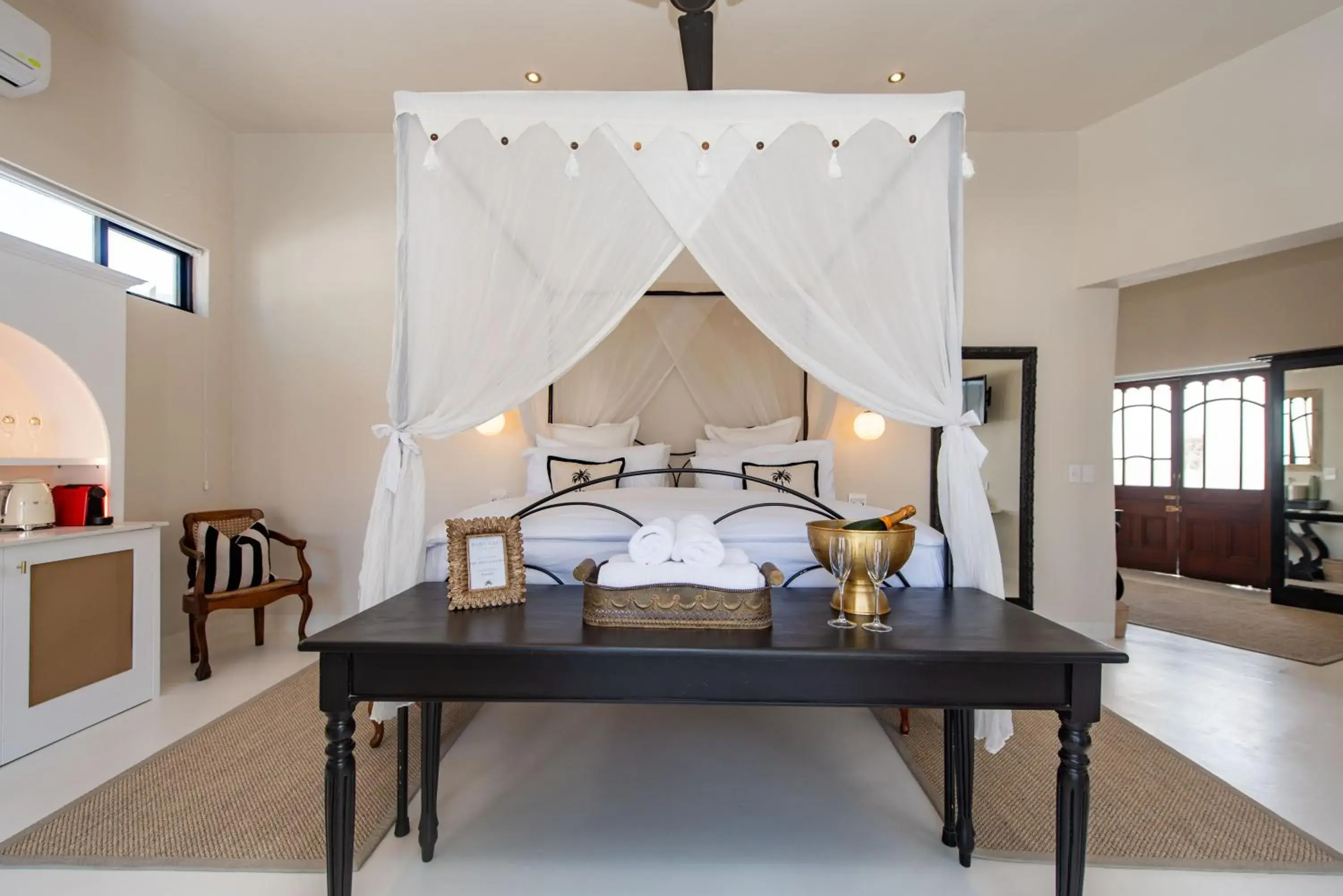 King Suite with Pool View in The Ivory Haus King Suite with Pool View in The Ivory Haus