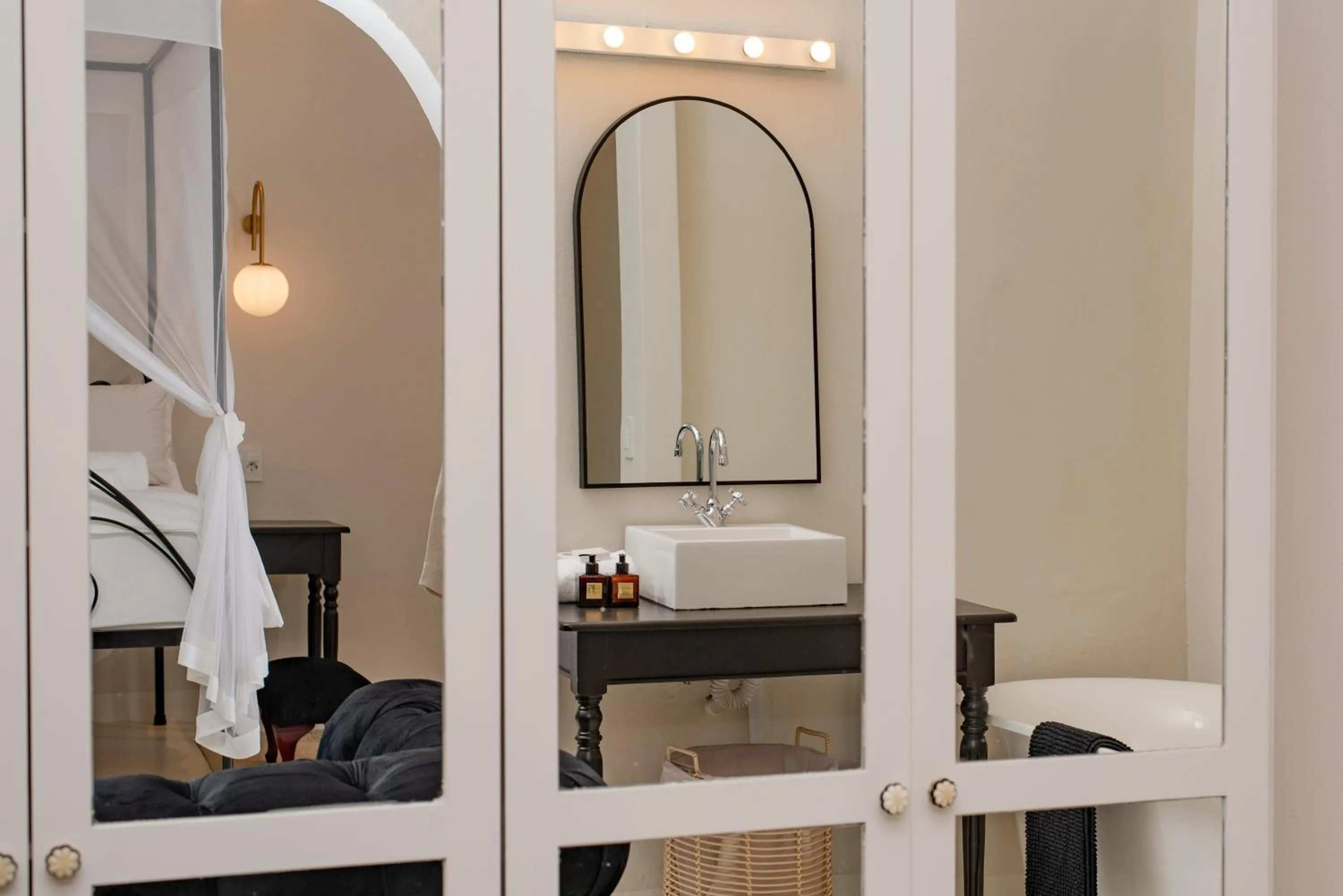 Bath in The Ivory Haus