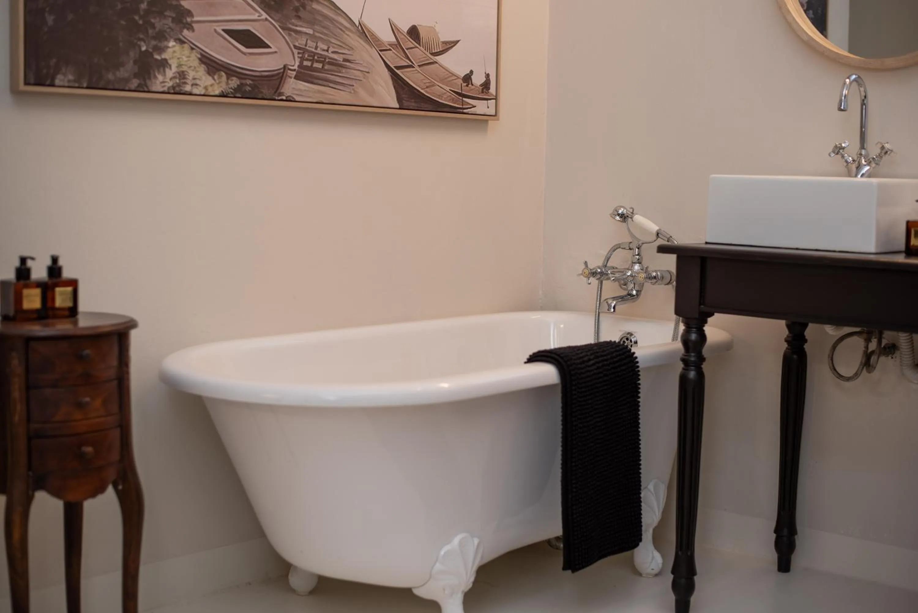 Bath in The Ivory Haus