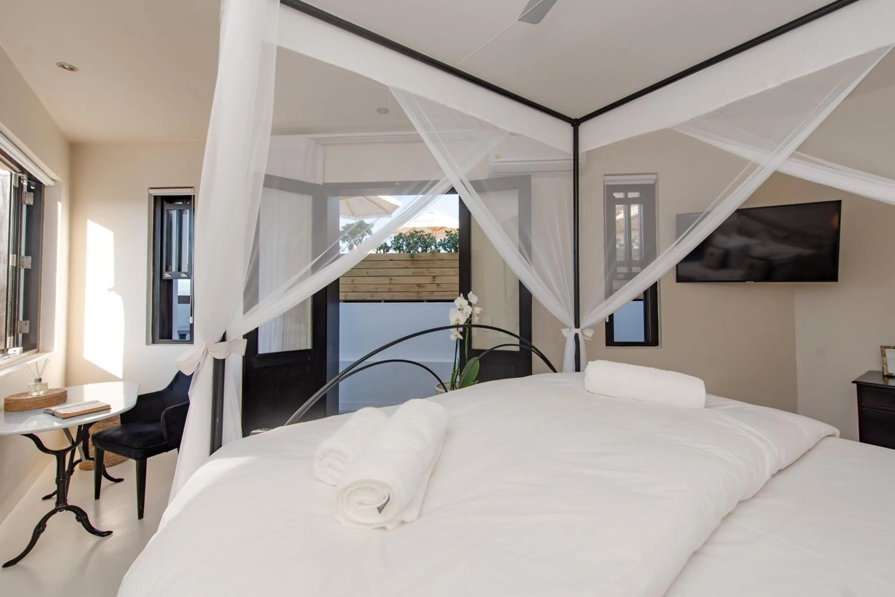 Patio, Bed in The Ivory Haus