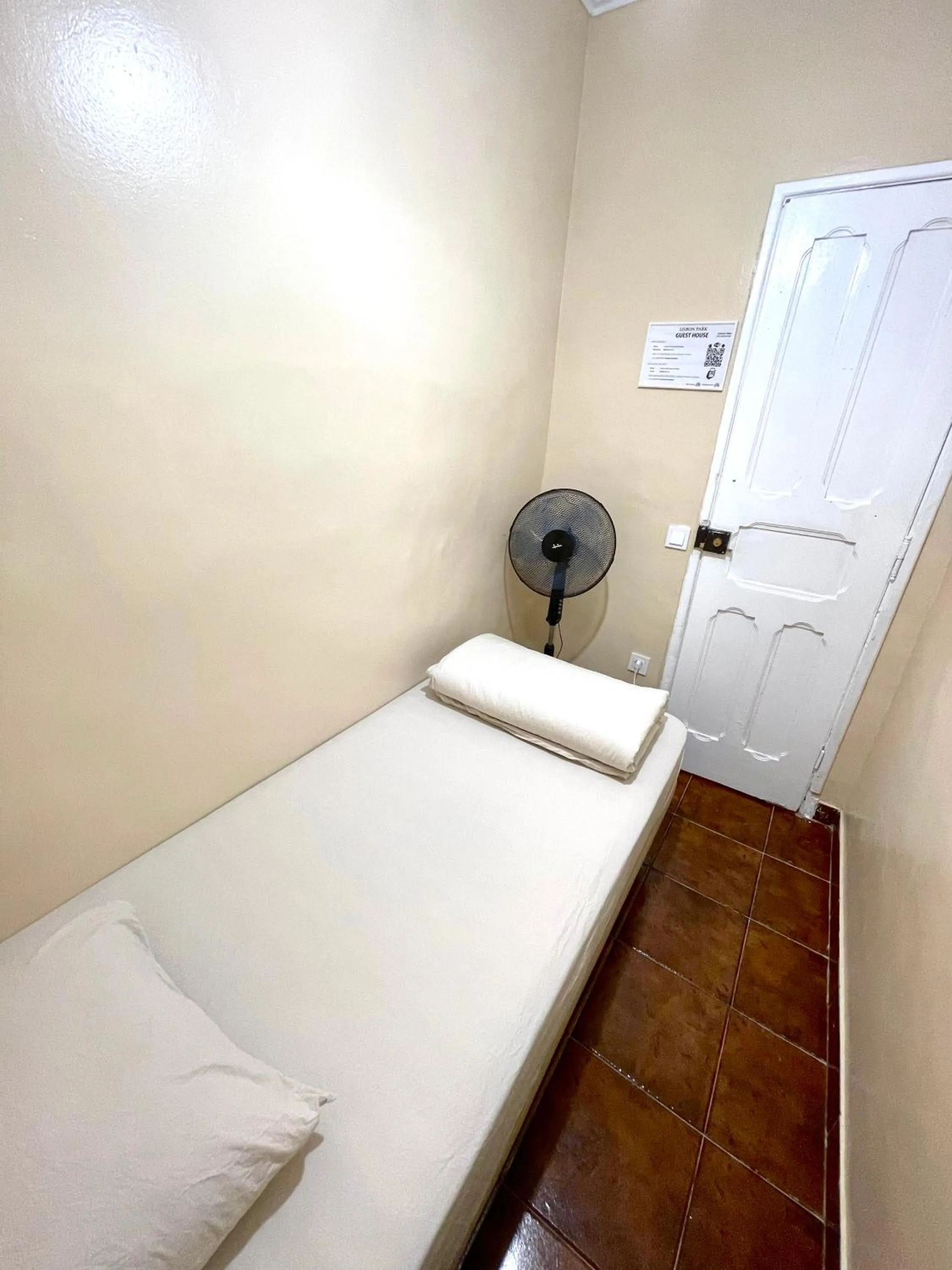 Photo of the whole room, Bed in Lisboa Parque Guest House