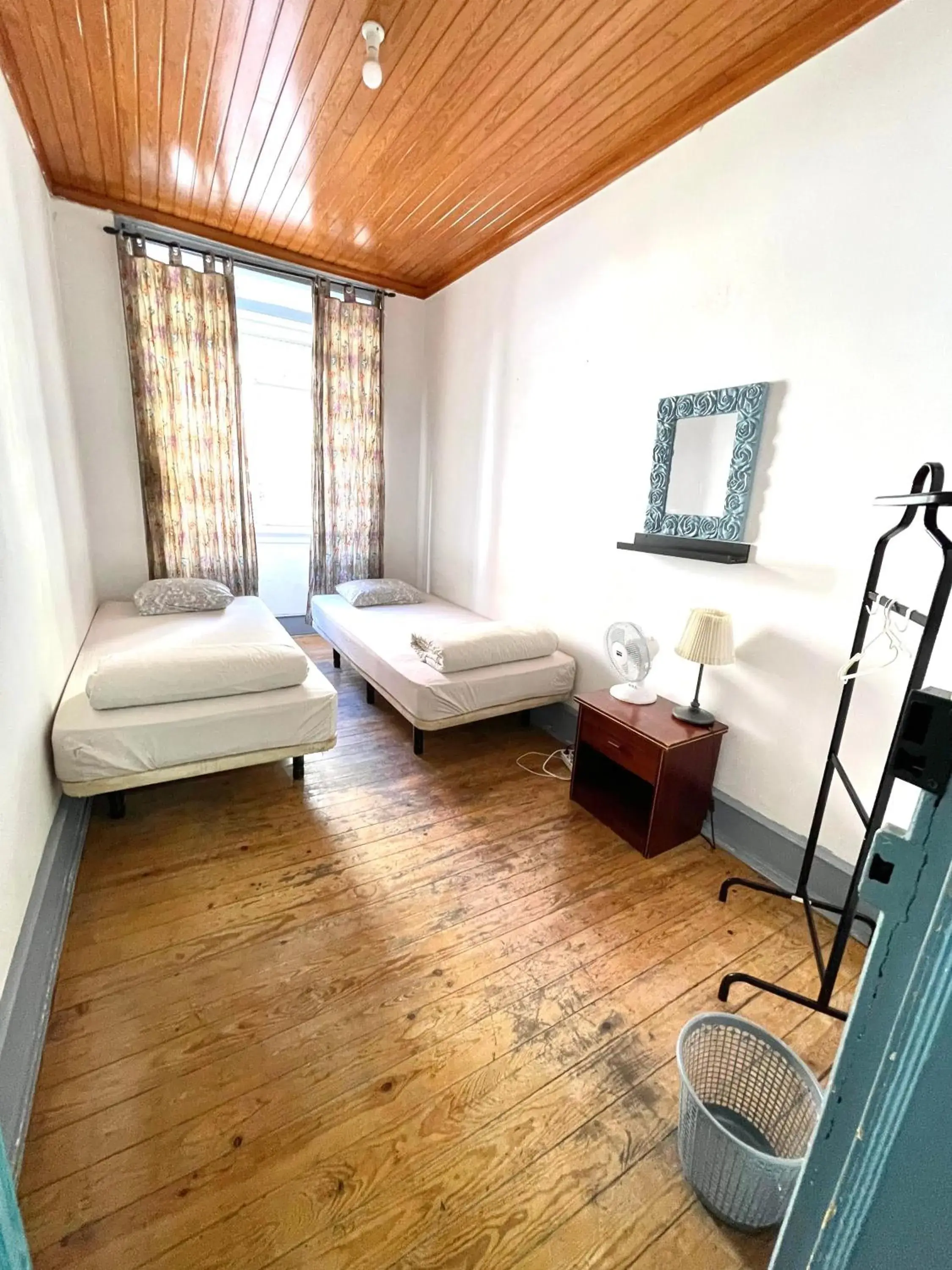 Standard Twin Room with Shared Bathroom in Lisboa Parque Guest House Standard Twin Room with Shared Bathroom in Lisboa Parque Guest House