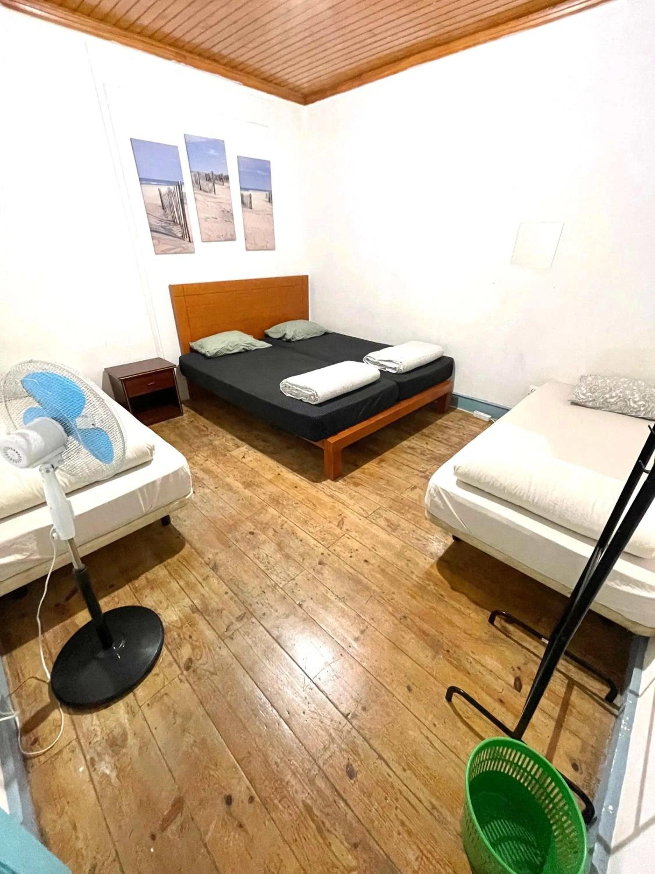 Photo of the whole room, Bed in Lisboa Parque Guest House