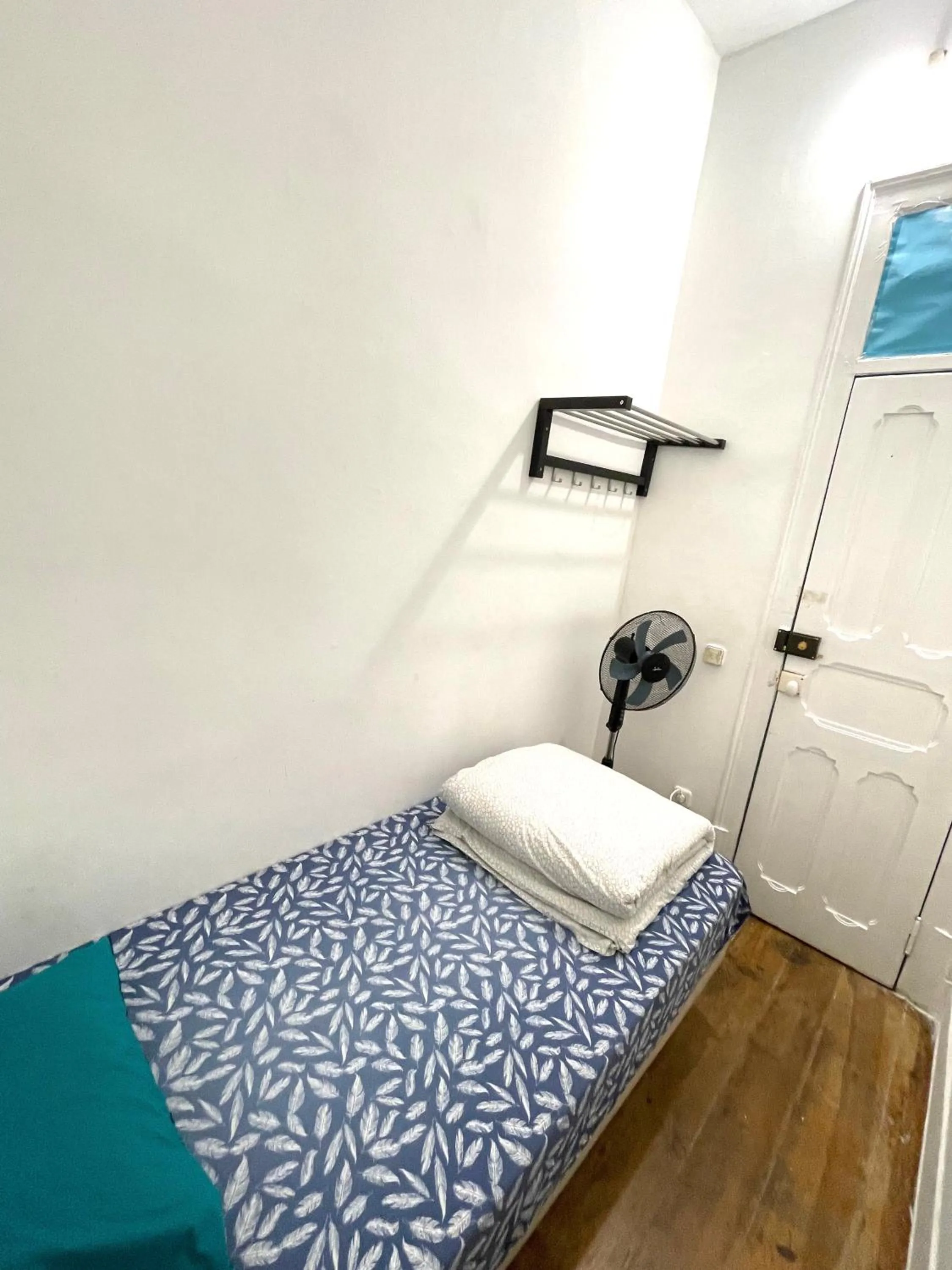 Photo of the whole room, Bed in Lisboa Parque Guest House