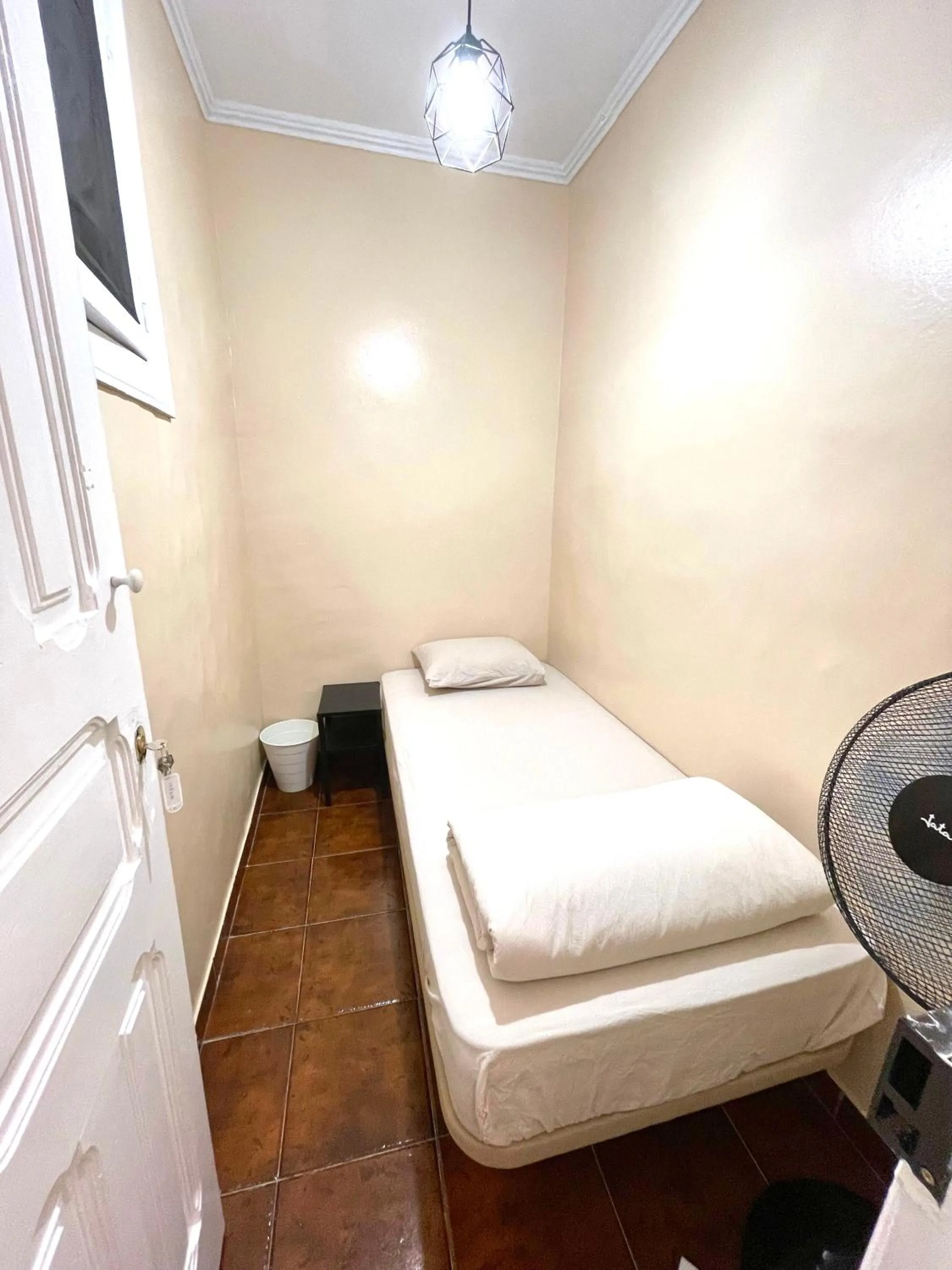 Photo of the whole room in Lisboa Parque Guest House