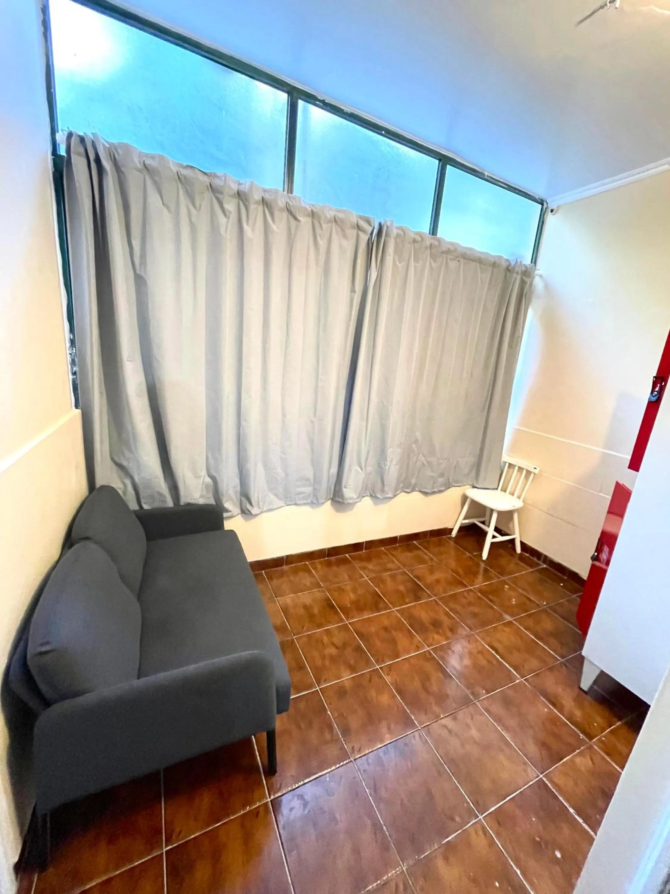 Seating area in Lisboa Parque Guest House