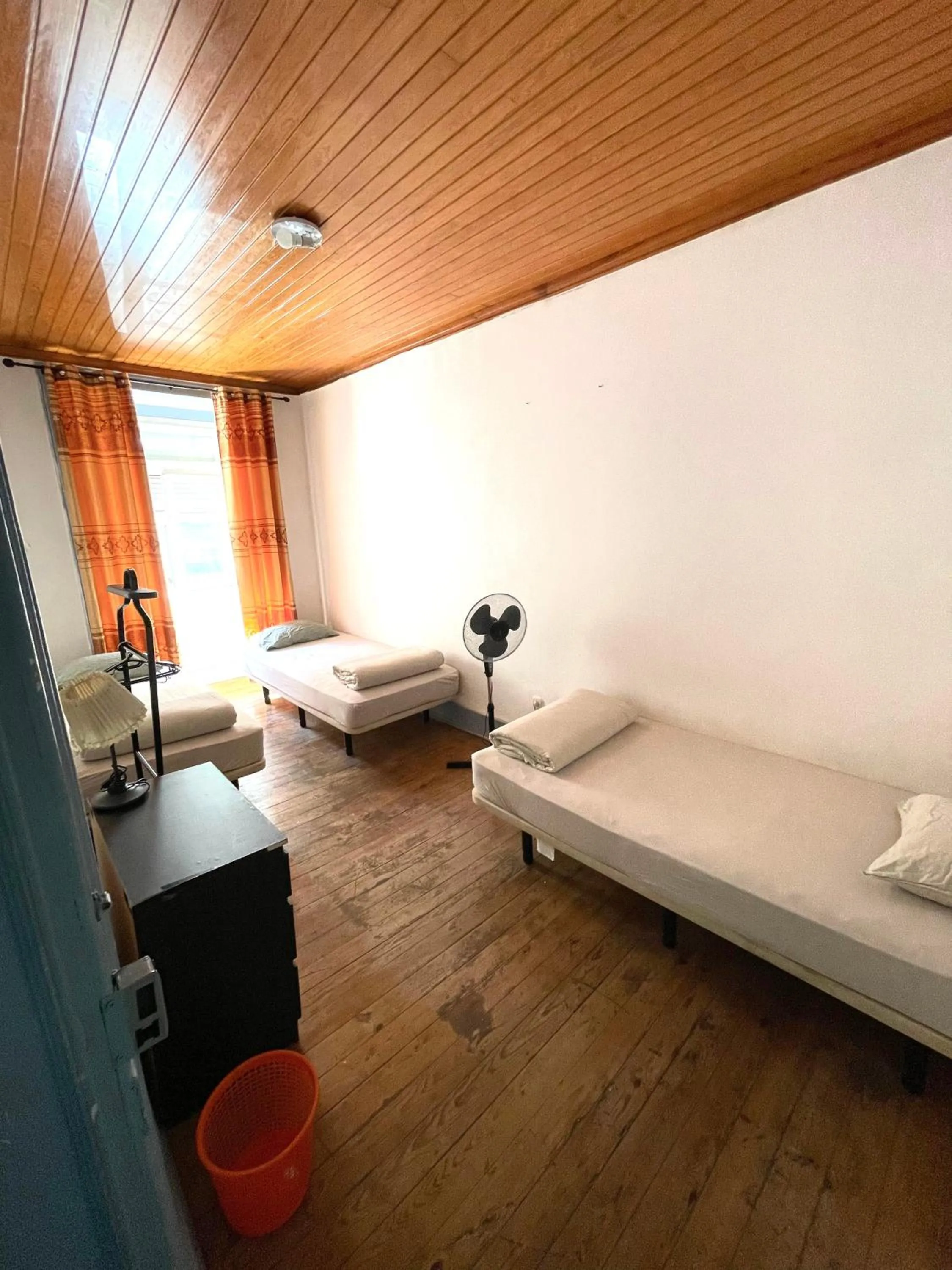 Photo of the whole room, Bed in Lisboa Parque Guest House