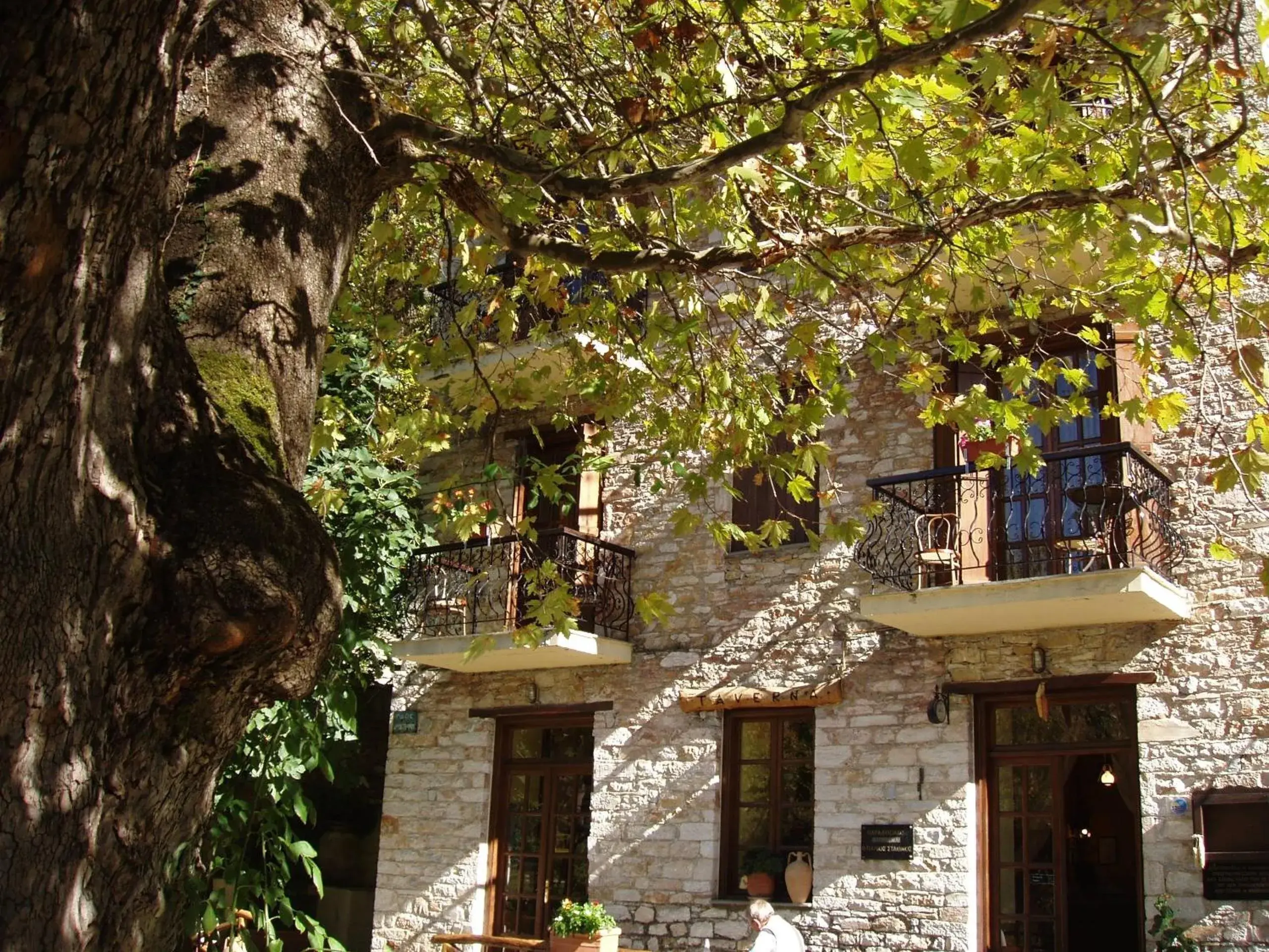 Property building in Palios Stathmos Property building in Palios Stathmos