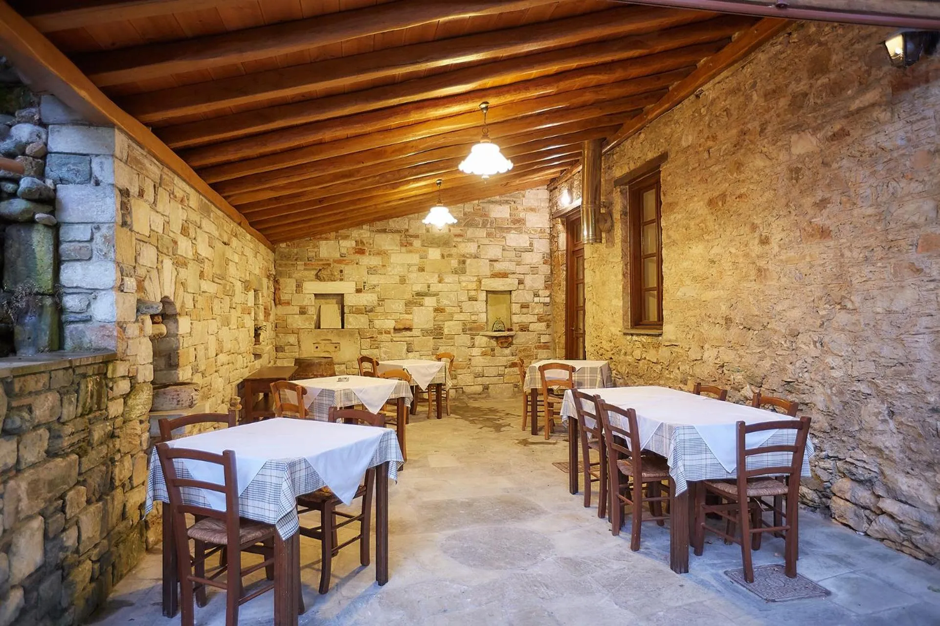 Restaurant/places to eat in Palios Stathmos