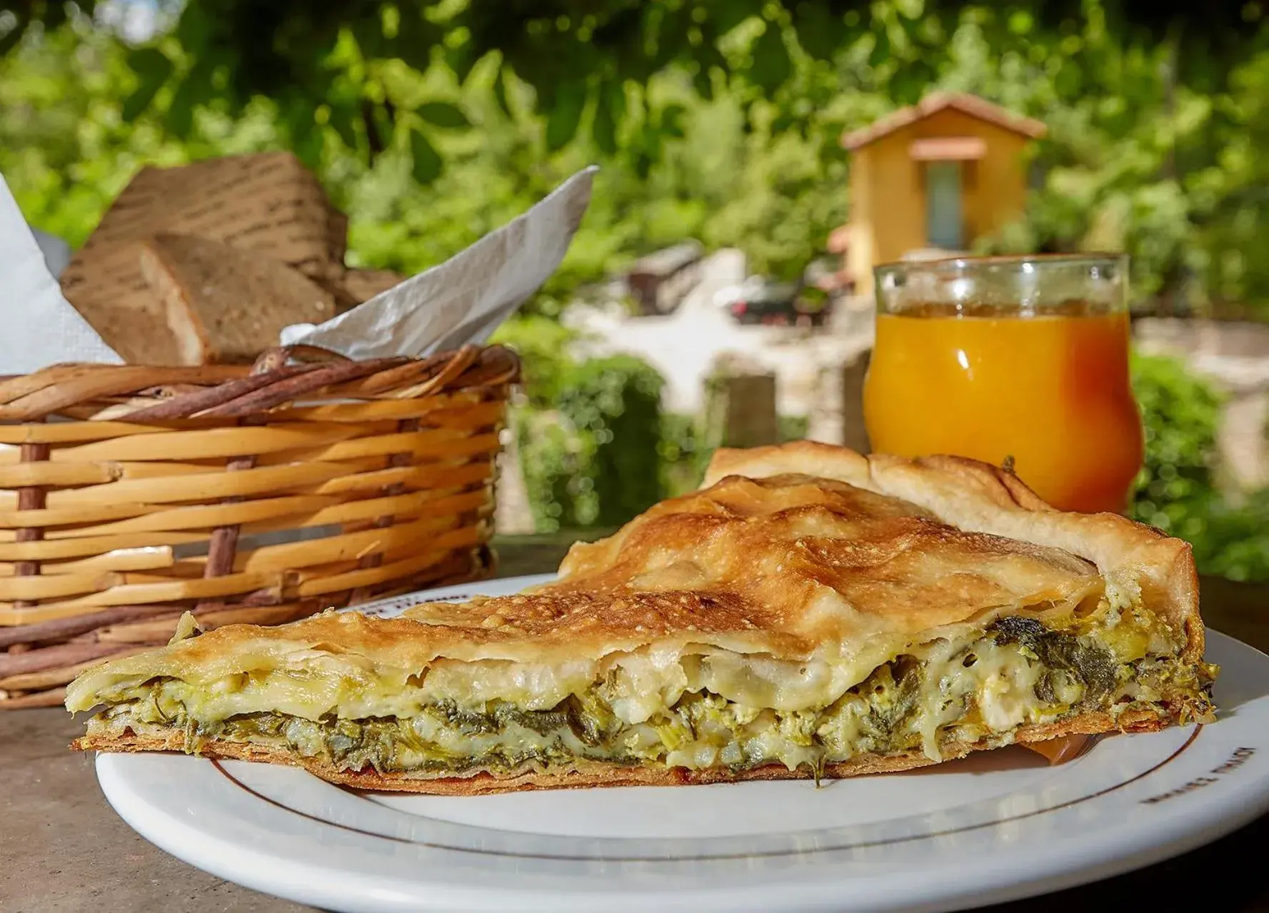 Food and drinks in Palios Stathmos Food and drinks in Palios Stathmos