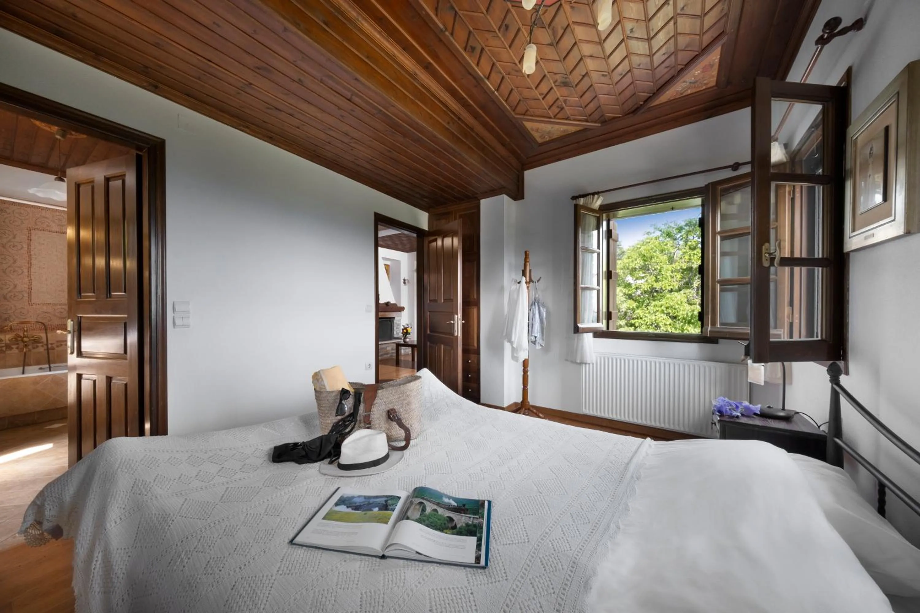 Bedroom, Bed in Palios Stathmos