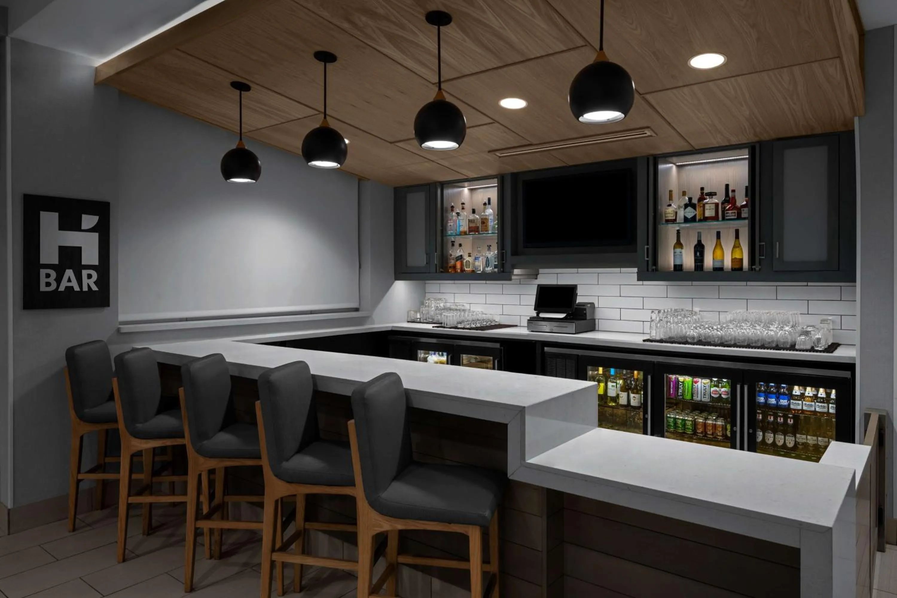 Lounge or bar in Hyatt House Raleigh North Hills