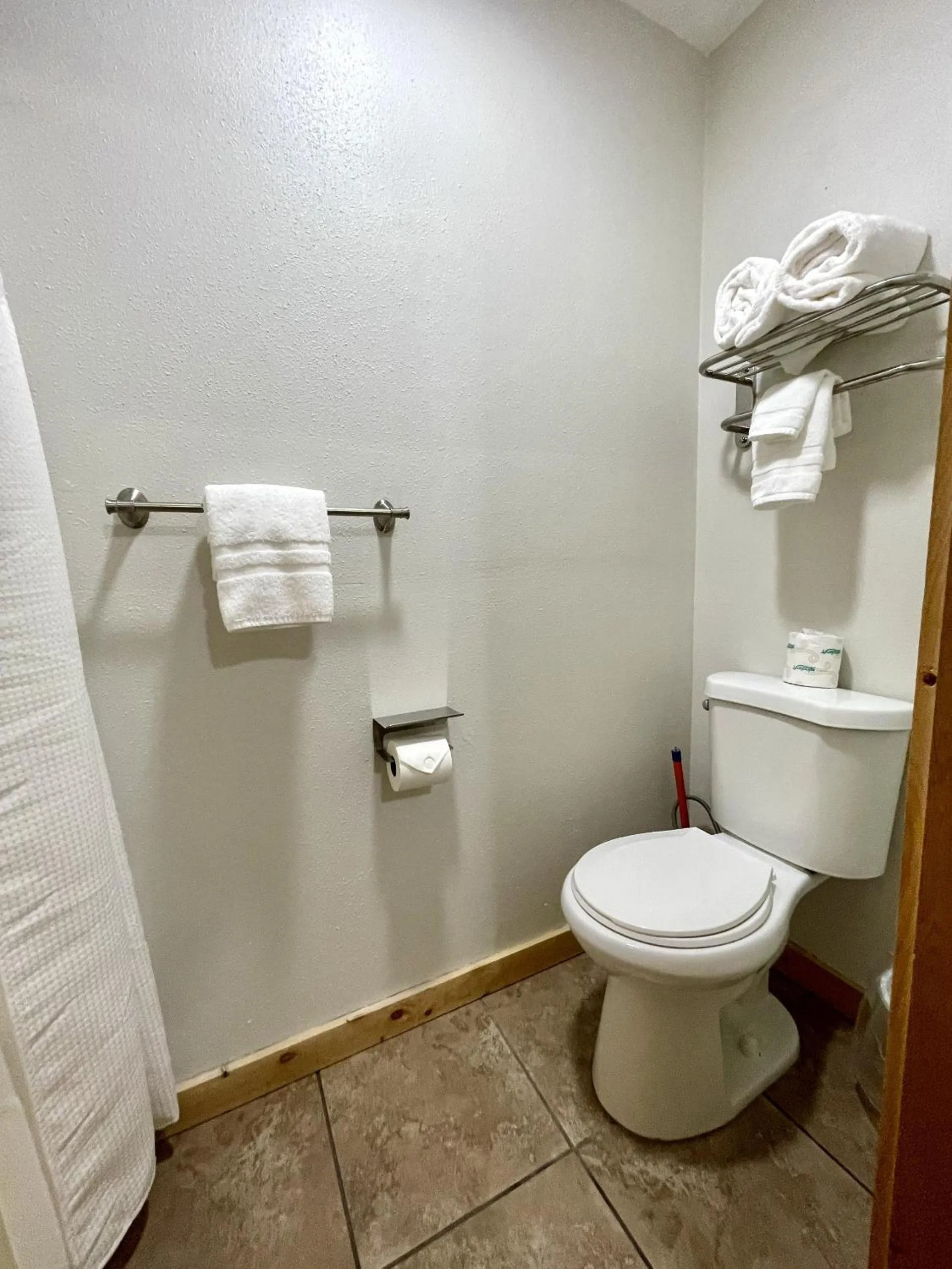 Toilet in The Idaho Lodge & RV Park