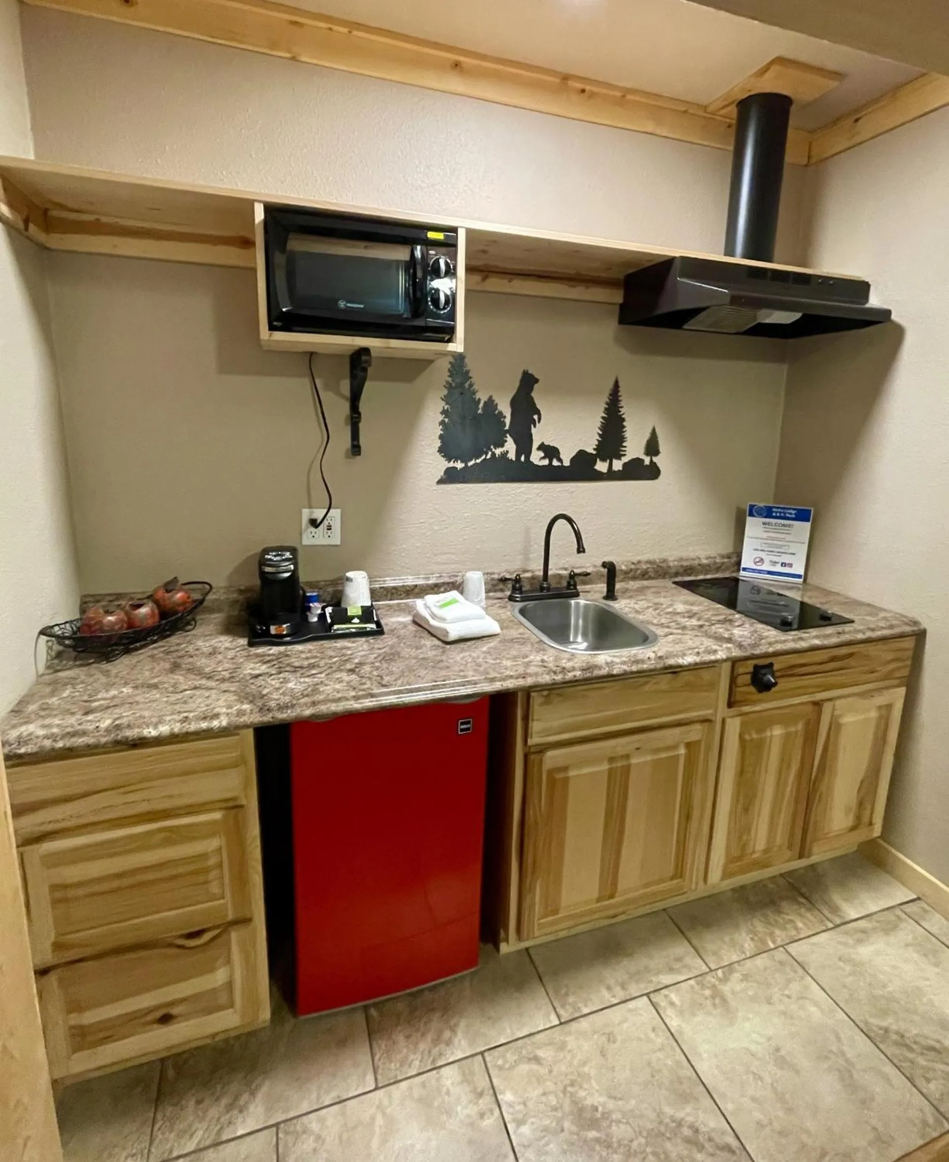 Kitchen or kitchenette in The Idaho Lodge & RV Park