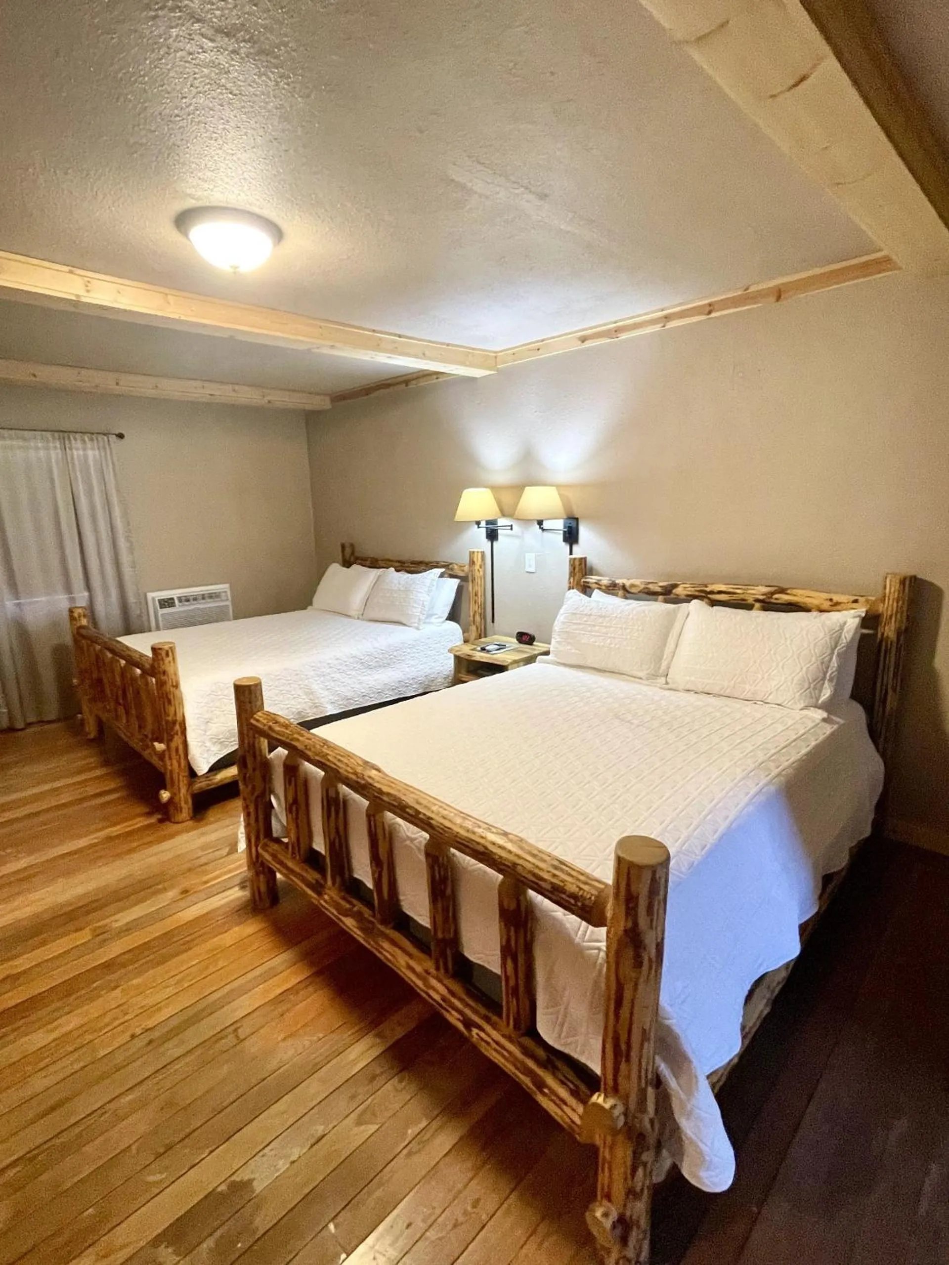 Photo of the whole room in The Idaho Lodge & RV Park