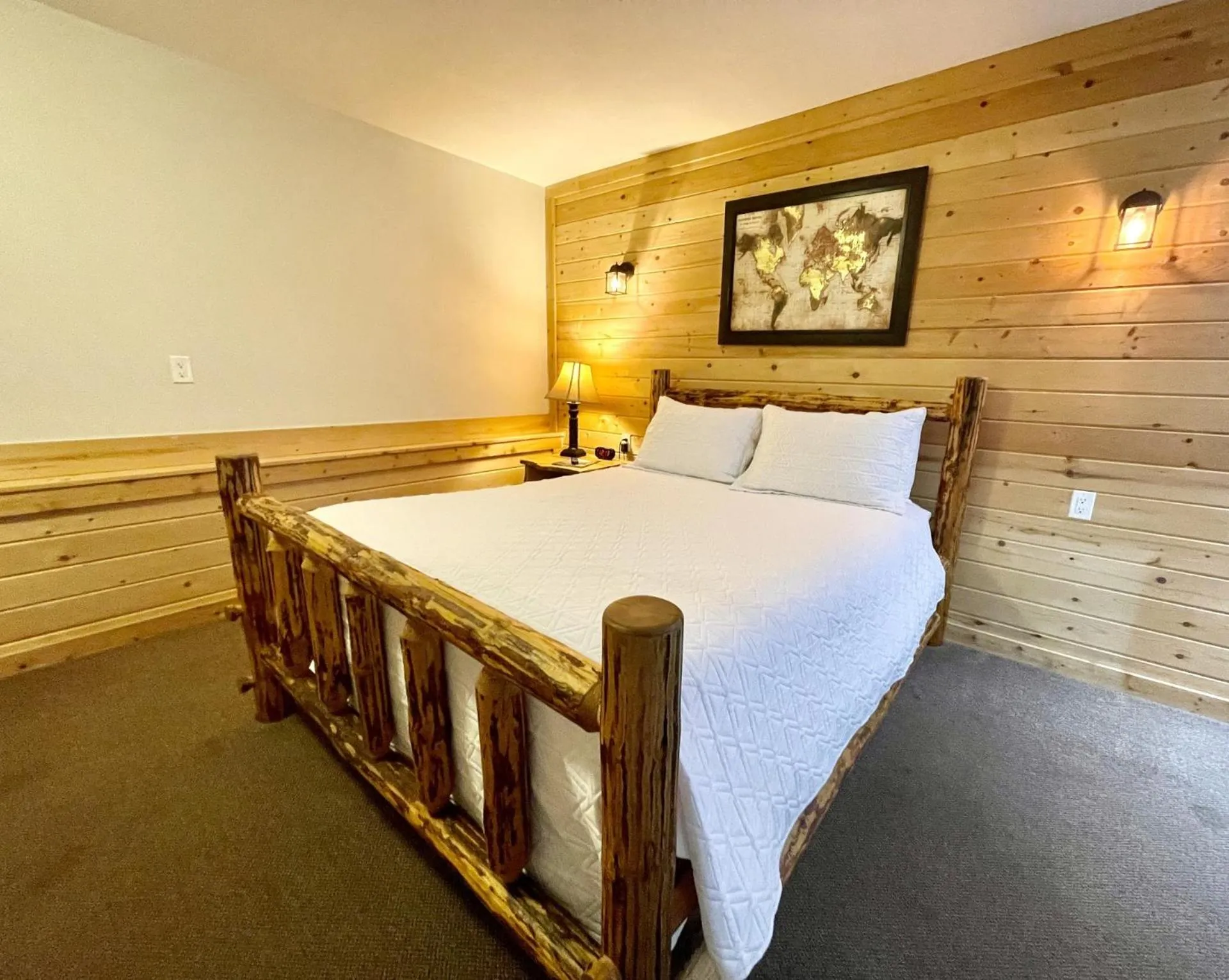 Bed in The Idaho Lodge & RV Park