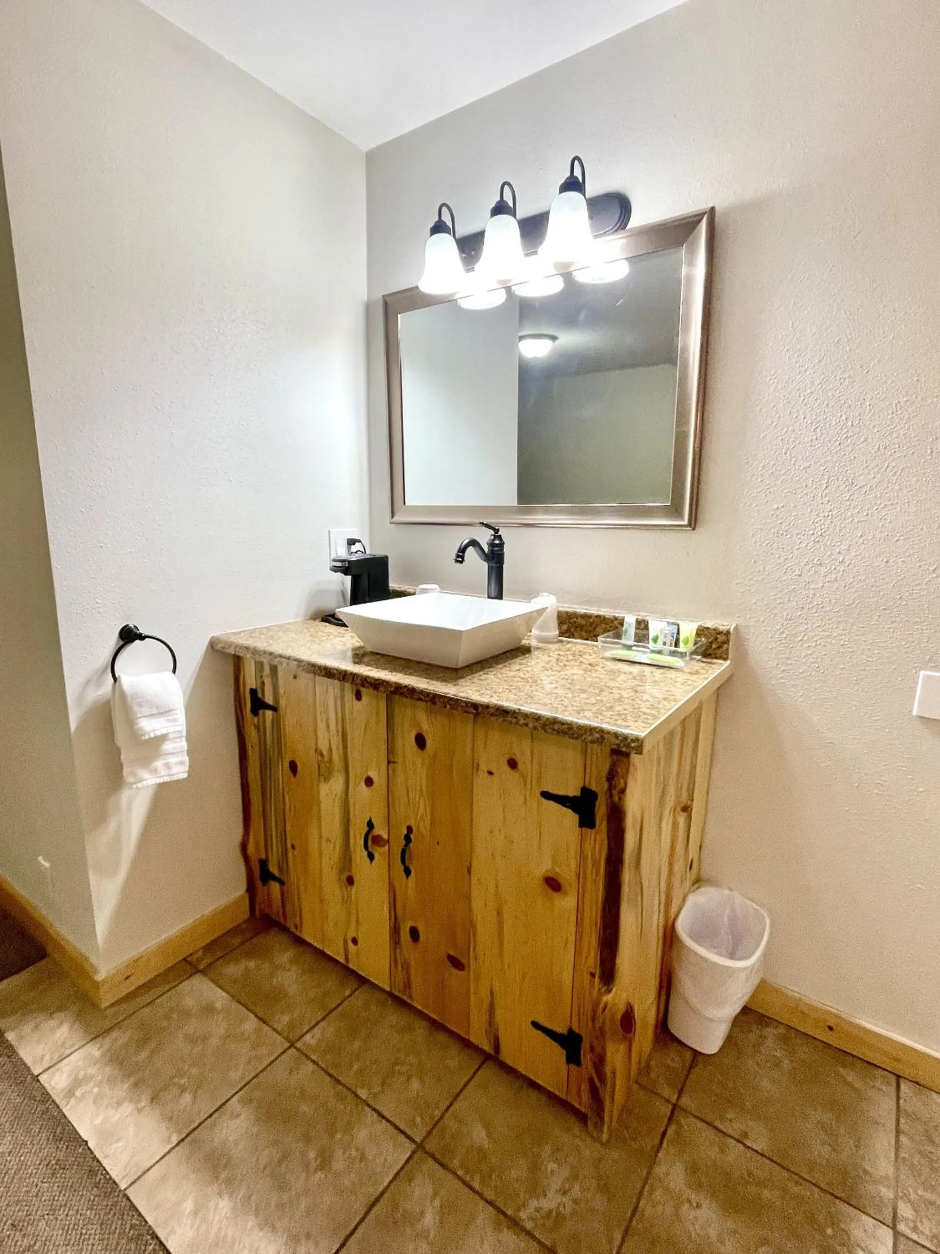 Bedroom in The Idaho Lodge & RV Park