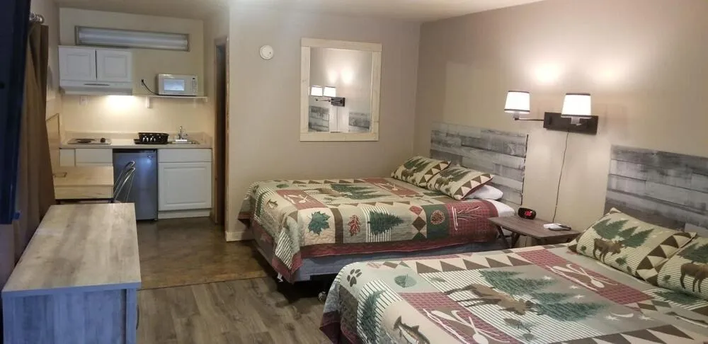 Bed in The Idaho Lodge & RV Park
