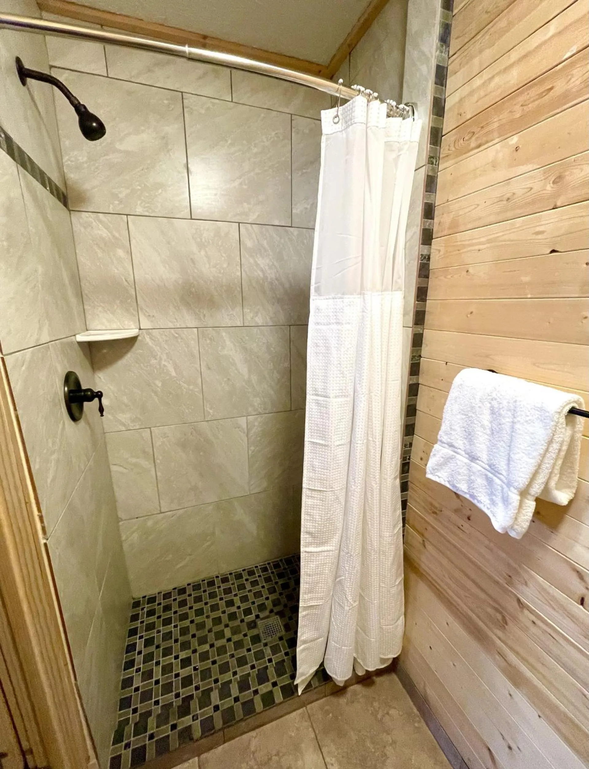 Shower in The Idaho Lodge & RV Park