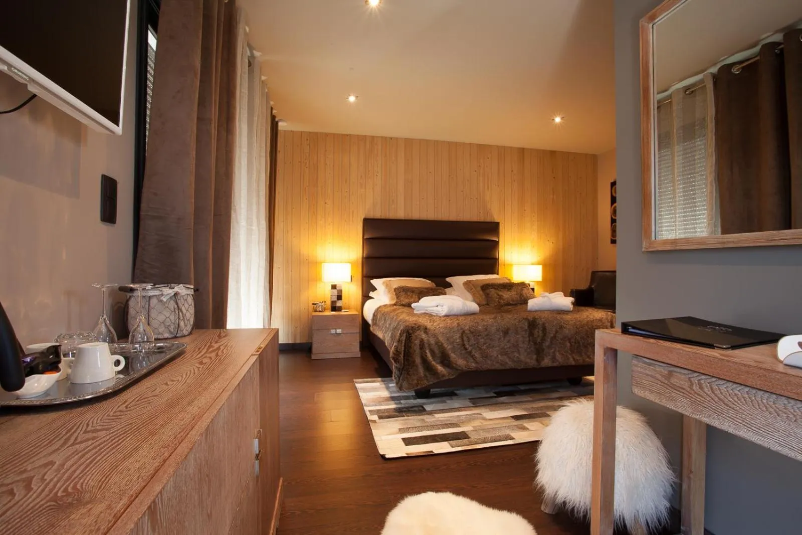 Bed in Domaine de Chalvêches Hôtel SPA 4*