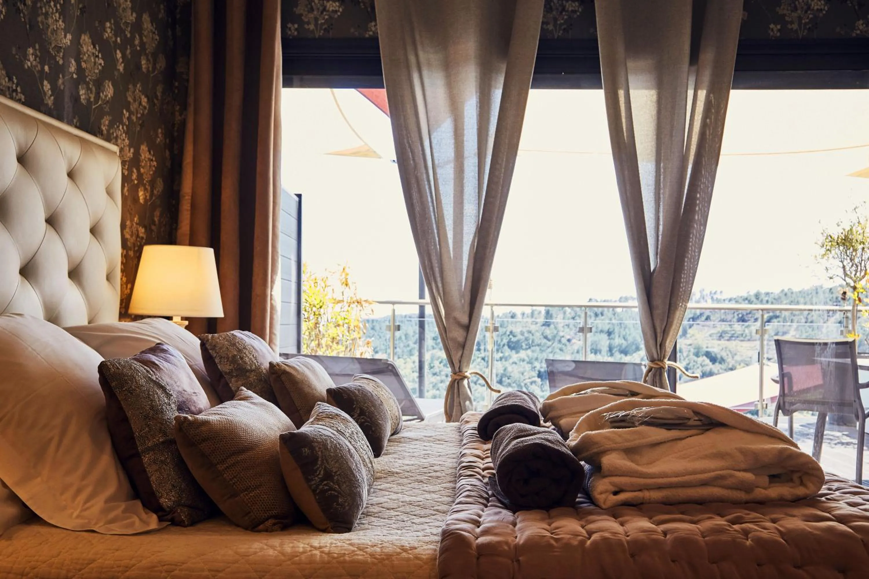 Bed in Domaine de Chalvêches Hôtel SPA 4*