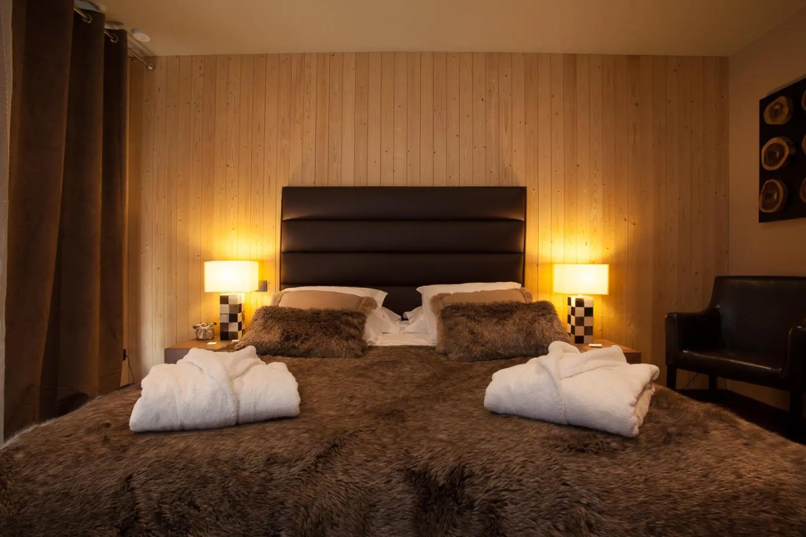 Bed in Domaine de Chalvêches Hôtel SPA 4*