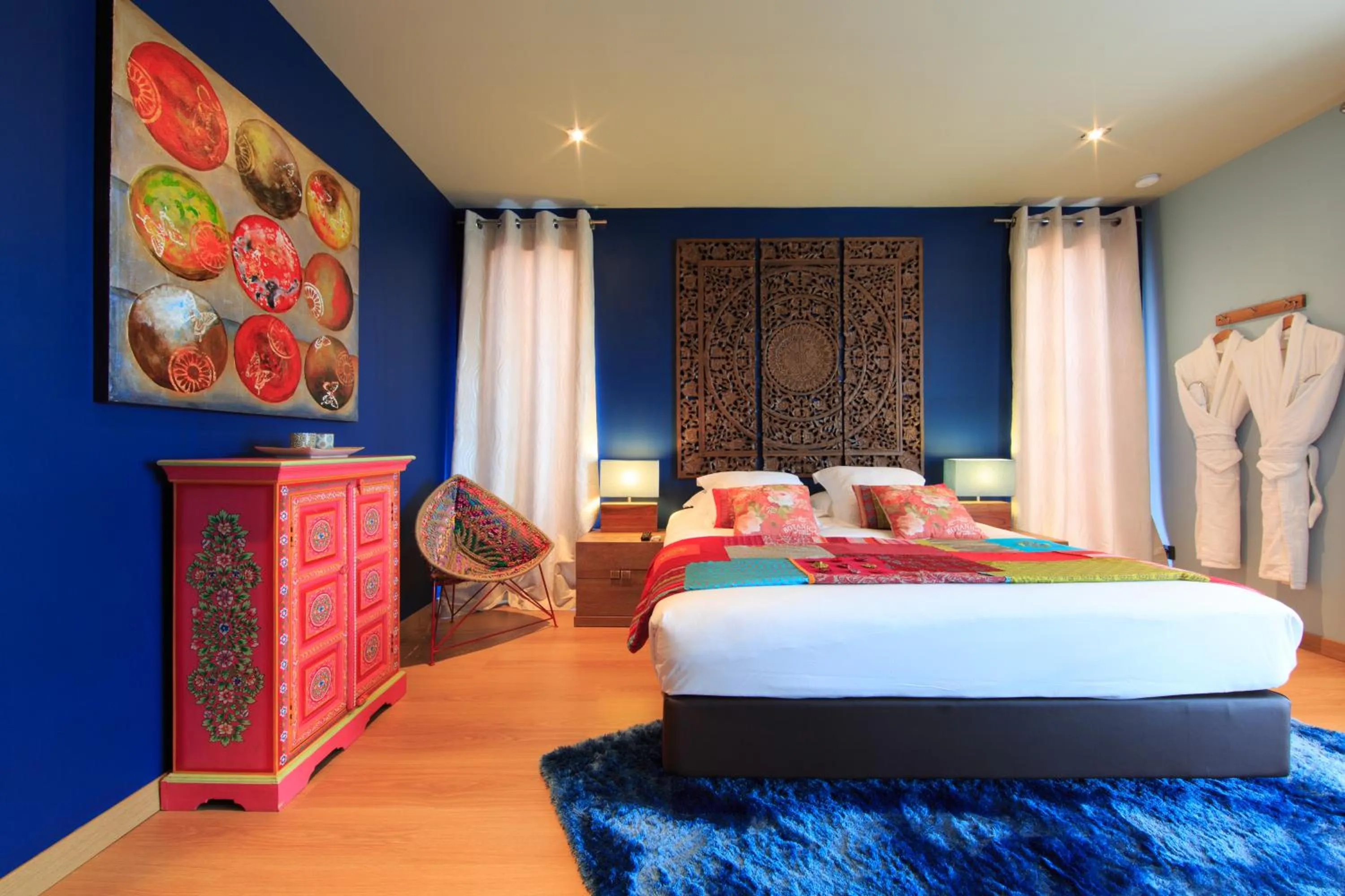 Bedroom, Bed in Domaine de Chalvêches Hôtel SPA 4*