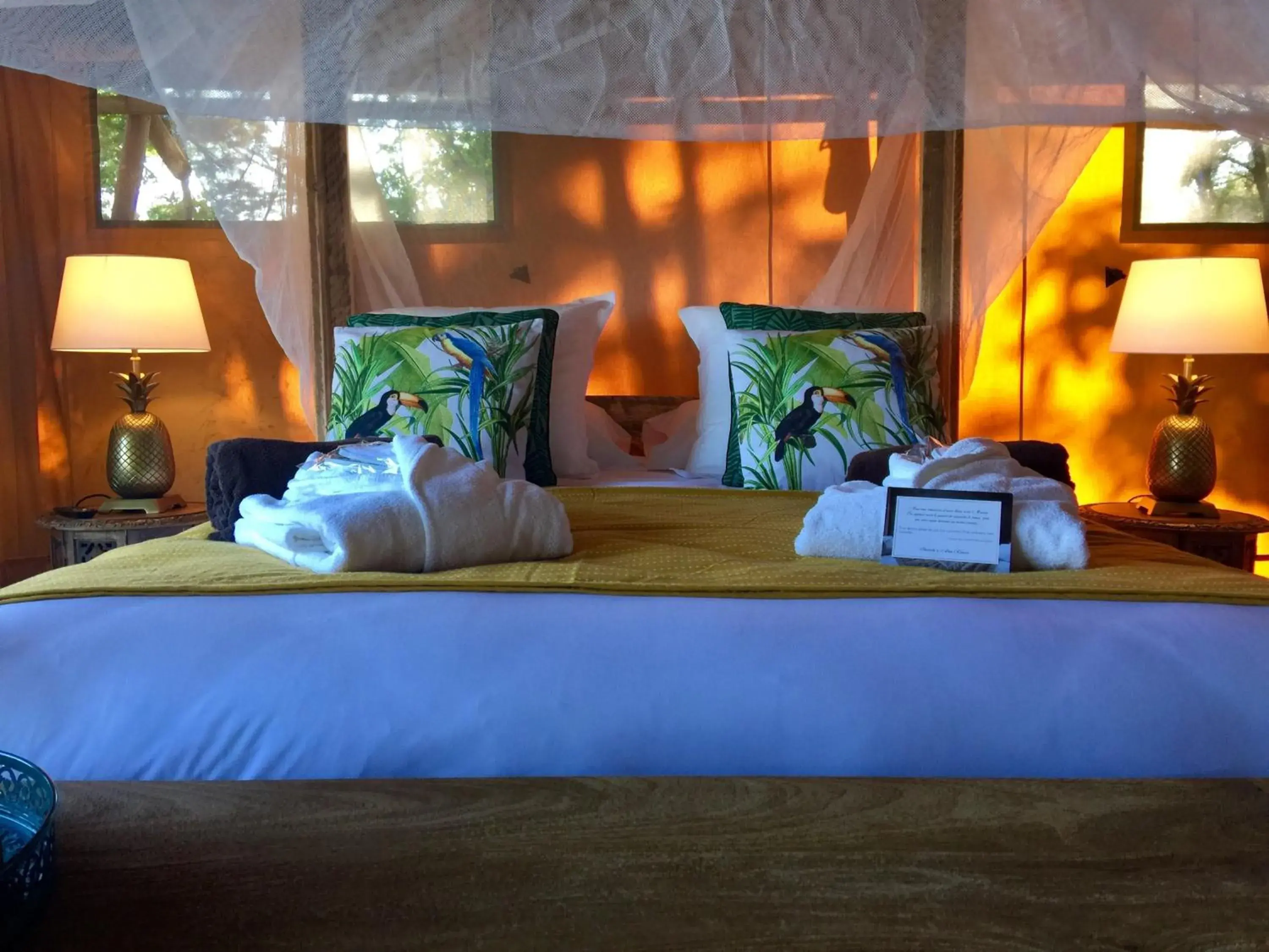 Tent in Domaine de Chalvêches Hôtel SPA 4* Tent in Domaine de Chalvêches Hôtel SPA 4*