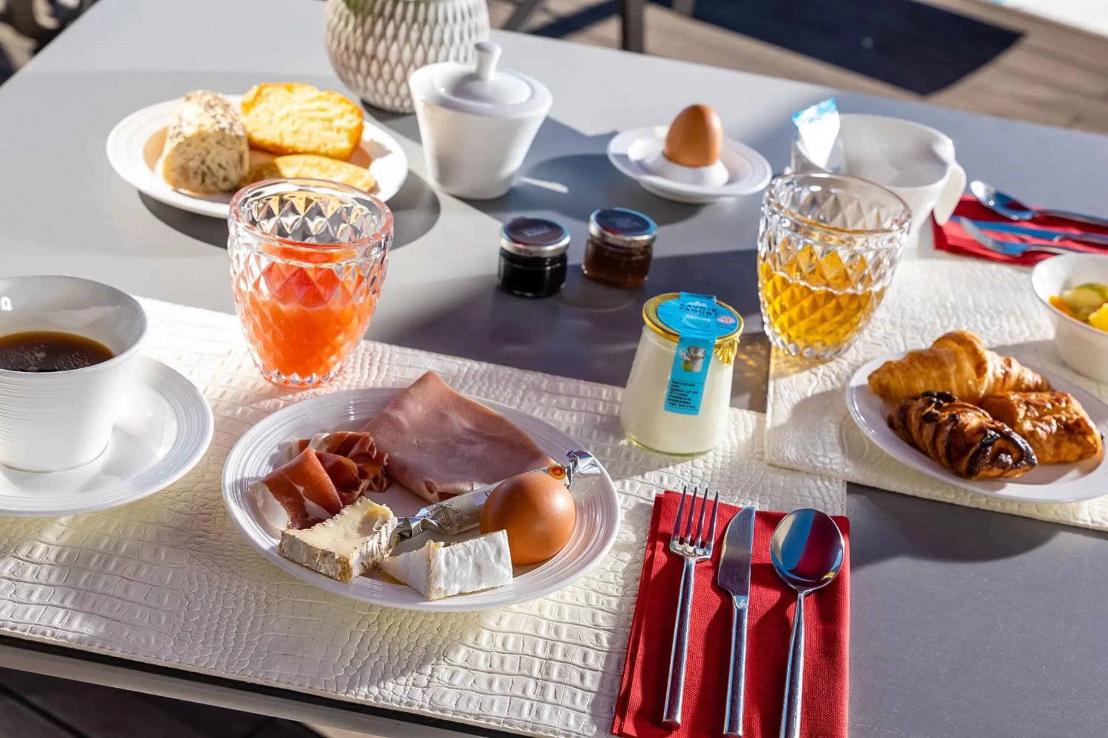 Breakfast in Domaine de Chalvêches Hôtel SPA 4*