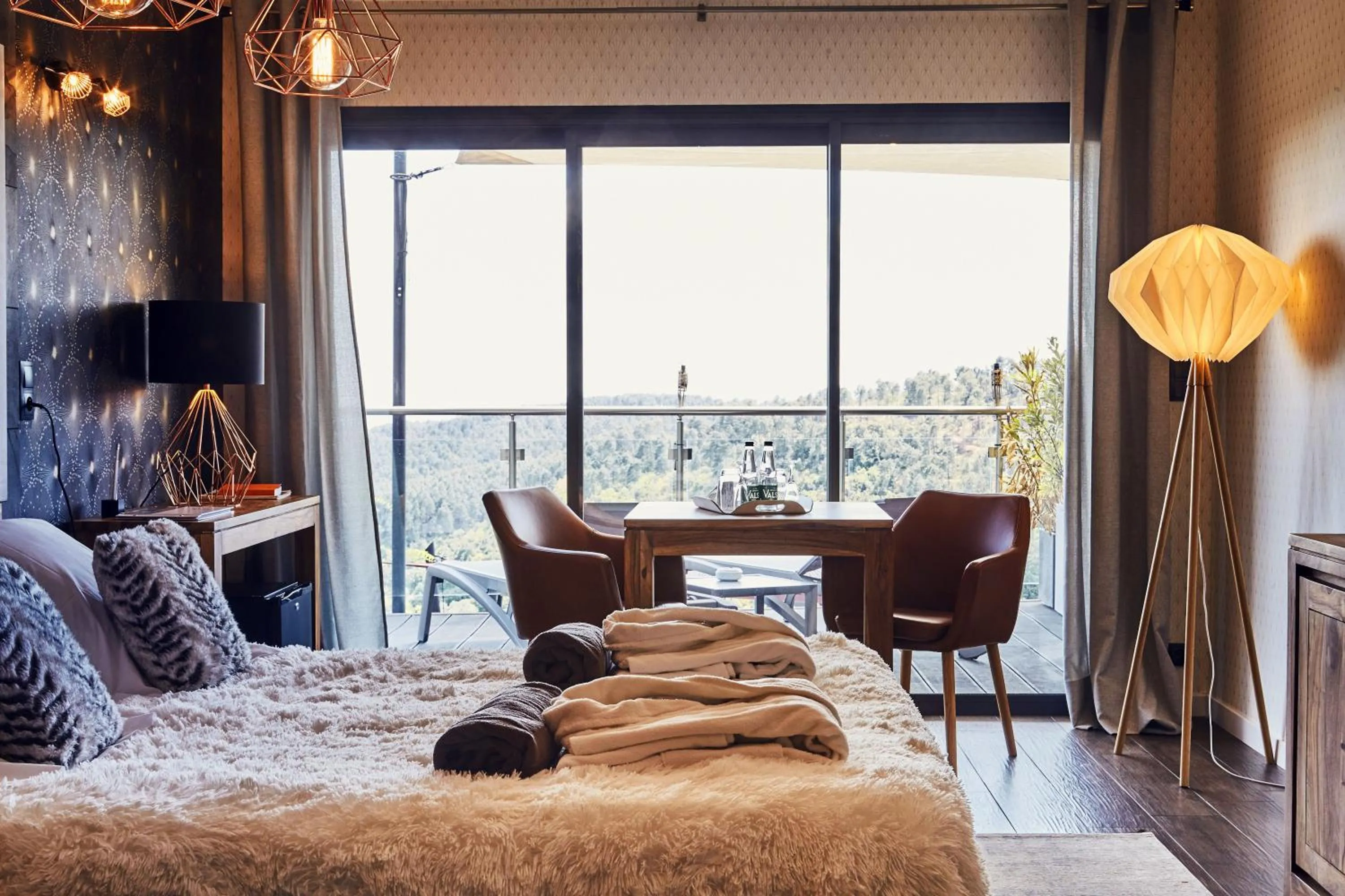 Bed in Domaine de Chalvêches Hôtel SPA 4*