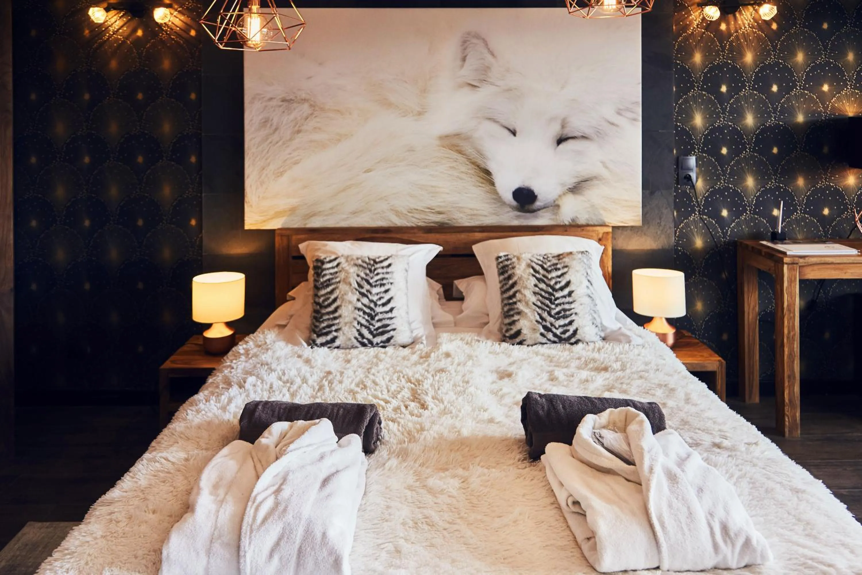 Bed in Domaine de Chalvêches Hôtel SPA 4*