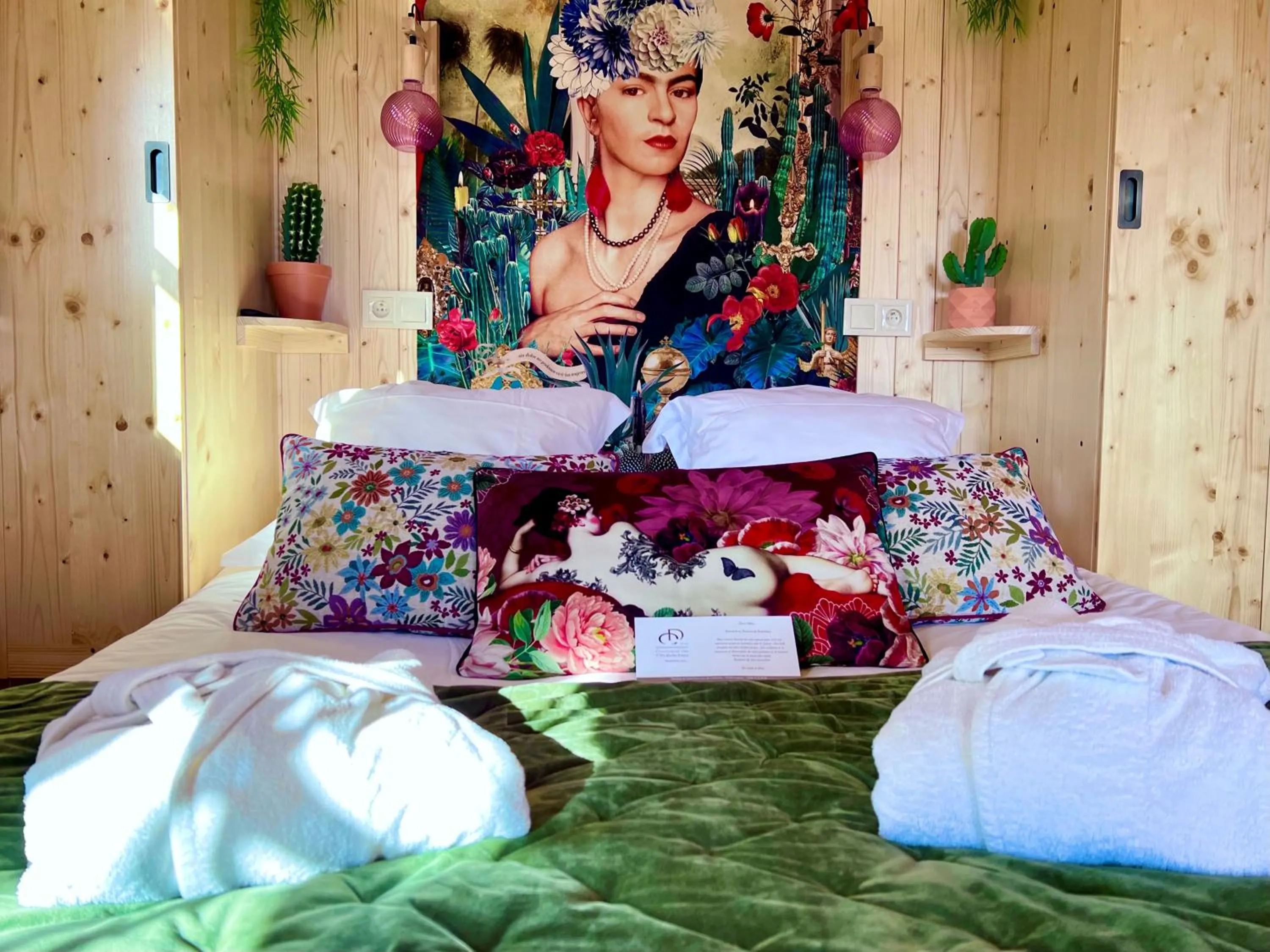 Bed in Domaine de Chalvêches Hôtel SPA 4*