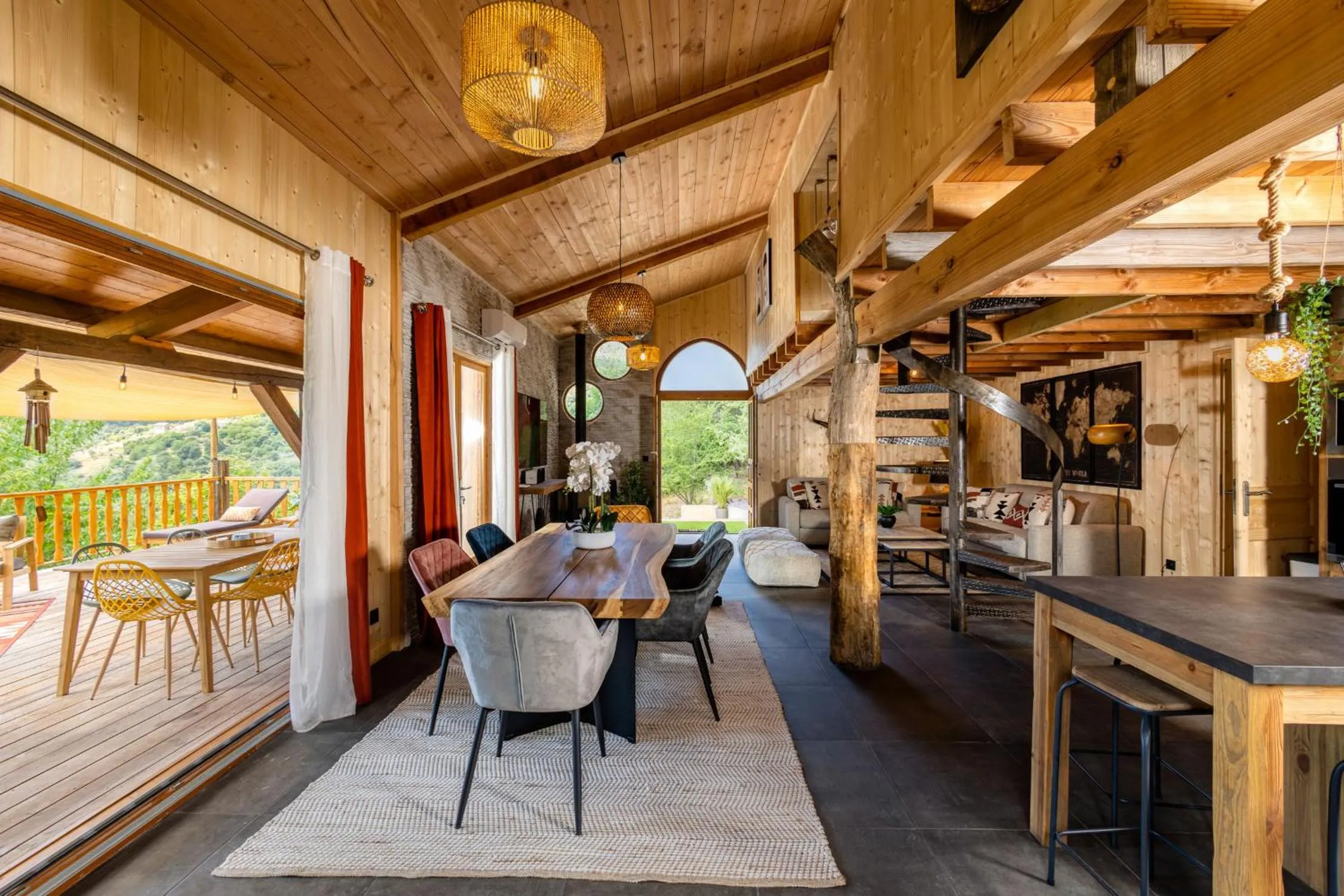 Dining area in Domaine de Chalvêches Hôtel SPA 4*