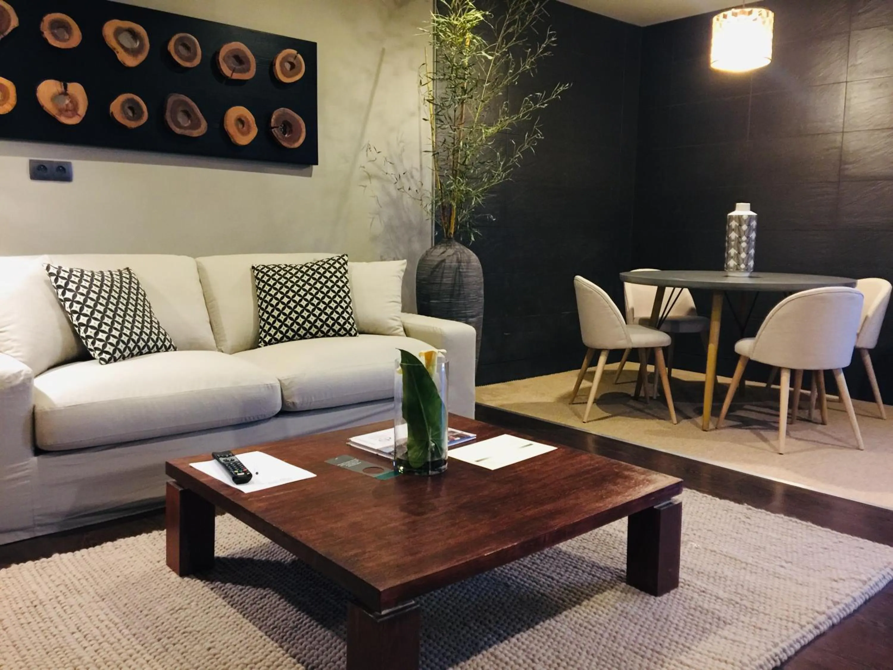 Living room in Domaine de Chalvêches Hôtel SPA 4*