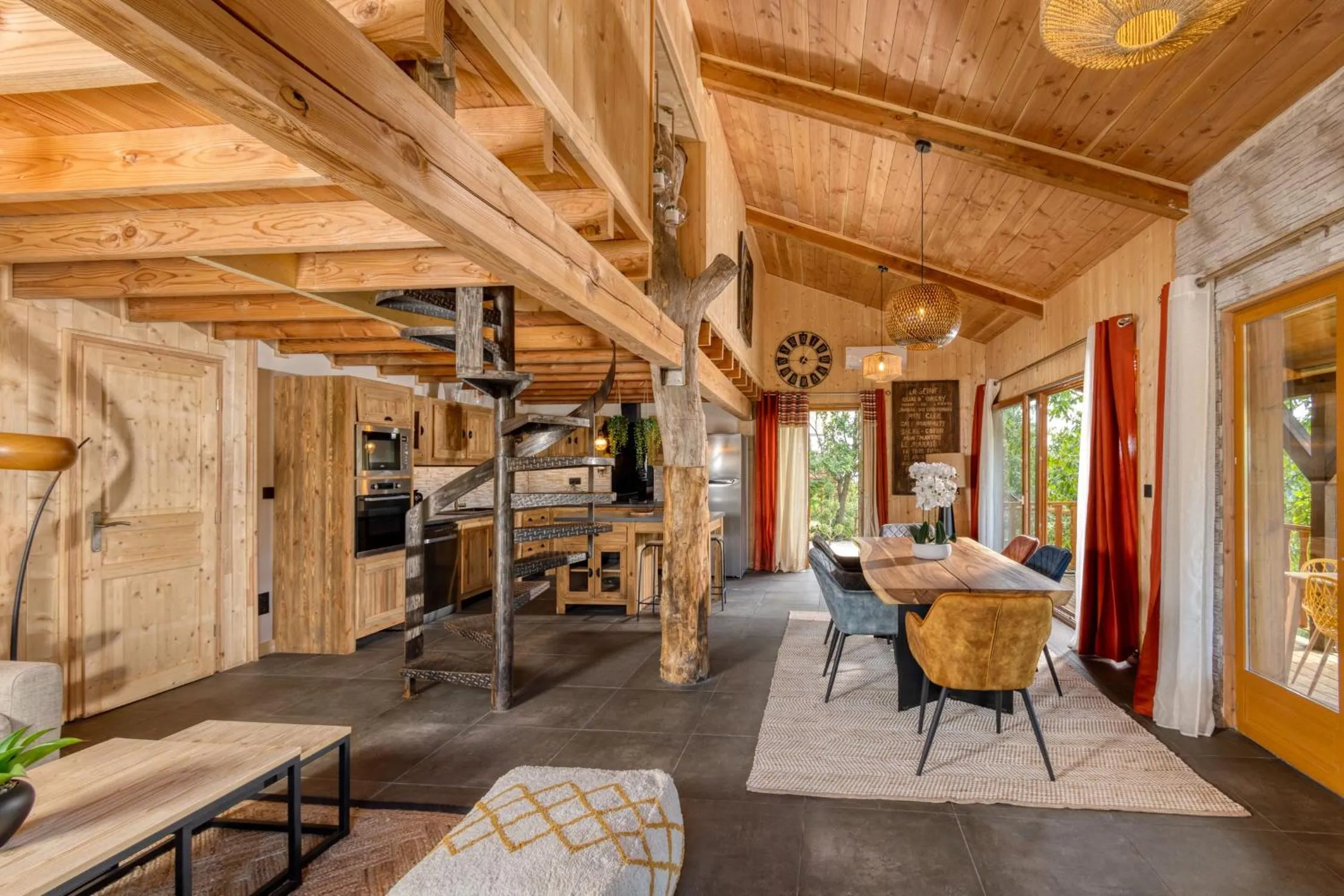 Dining area in Domaine de Chalvêches Hôtel SPA 4*