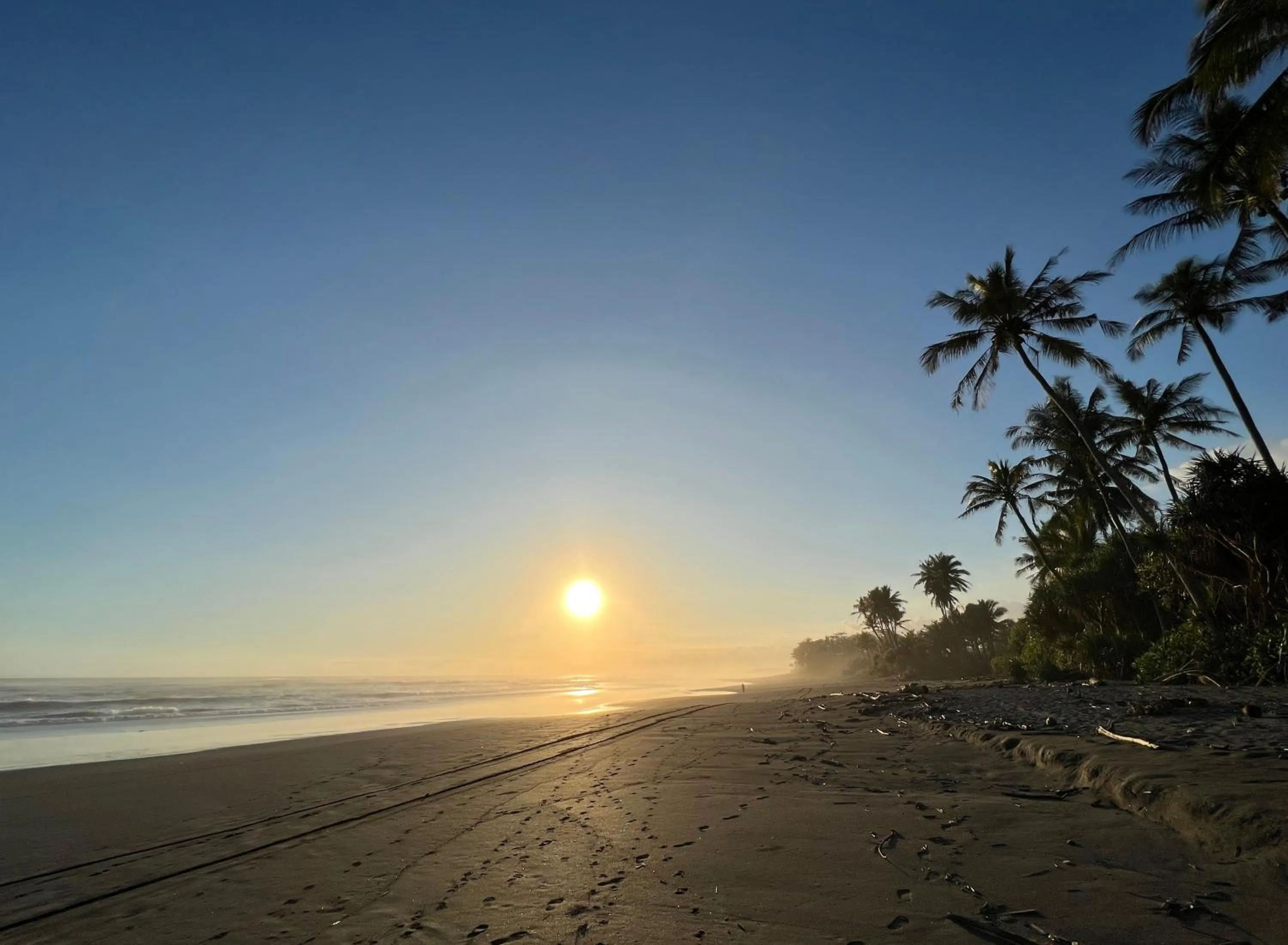 Beach in Rumah Senang - Walk to Beach