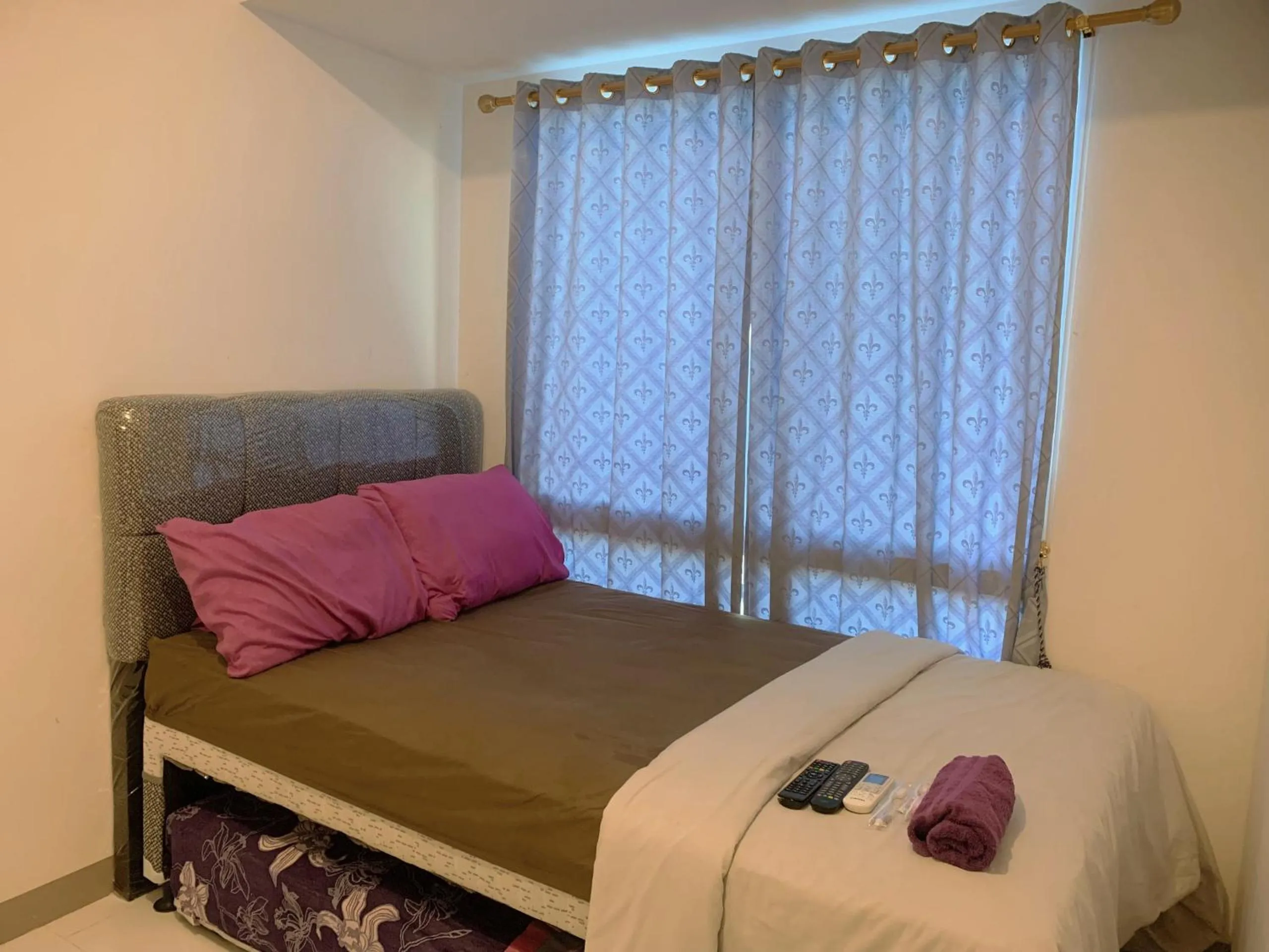 Bedroom in Apartemen Tokyo Riverside PIK 2 by Benchmark