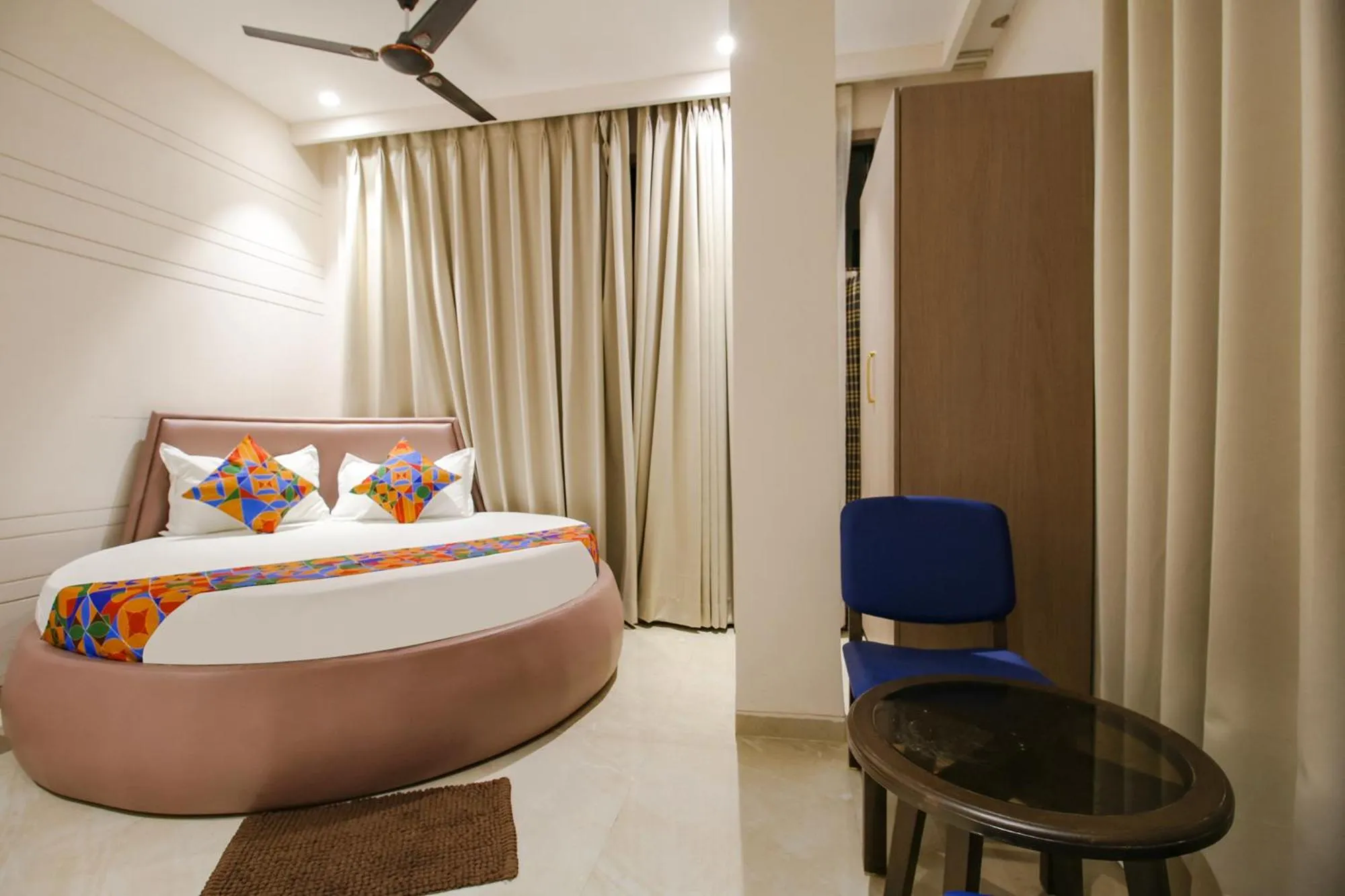 Living room, Bed in FabHotel Sharma & Vishnu Garden