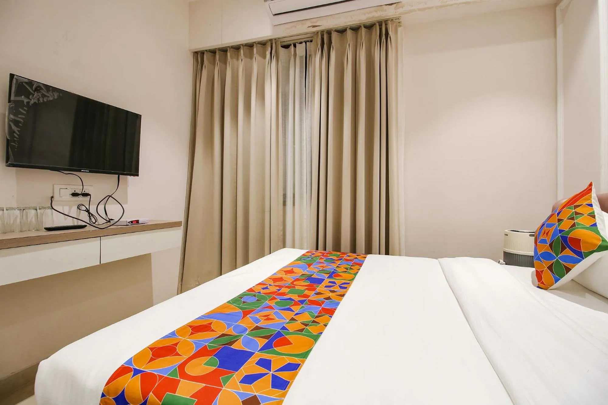 Communal lounge/ TV room, Bed in FabHotel Sharma & Vishnu Garden
