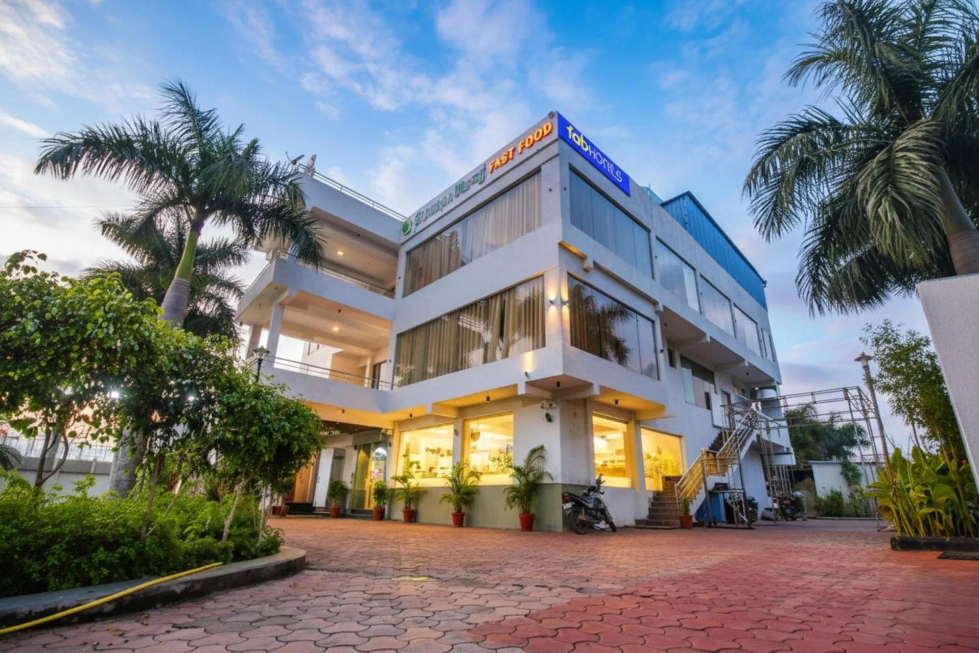 Facade/entrance in FabHotel Sharma & Vishnu Garden