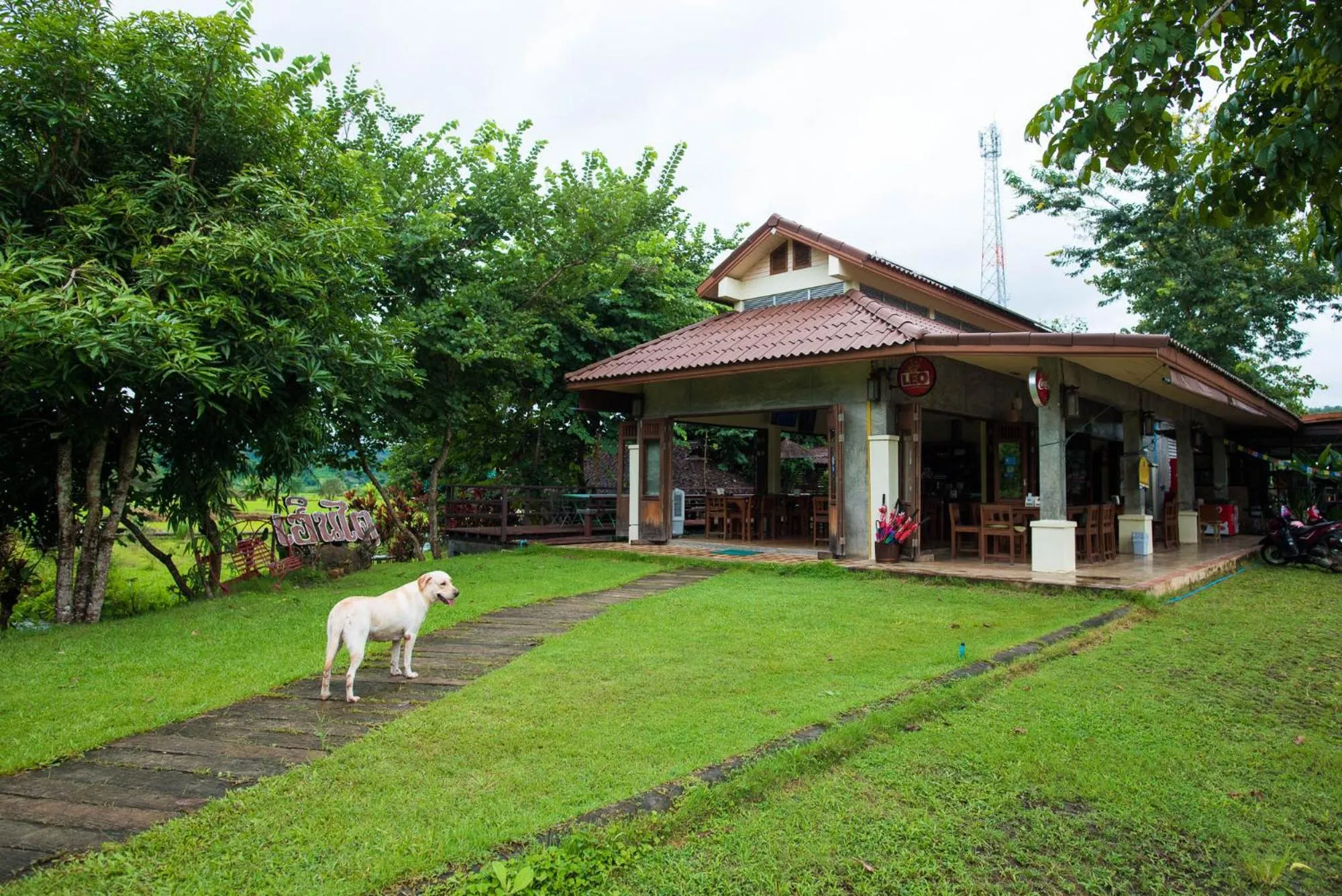 Restaurant/places to eat in Herntai Resort Maelanoi