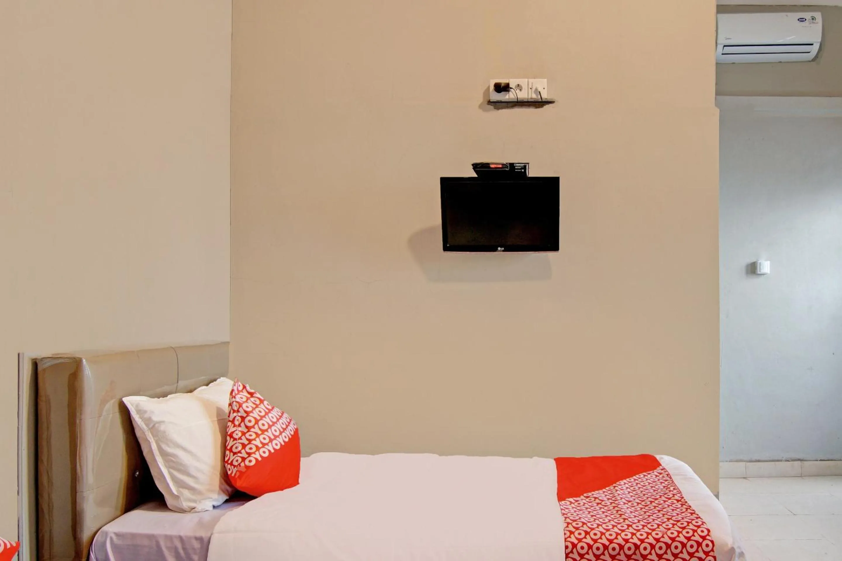 Bedroom, Bed in Hotel O Celine Home Syariah