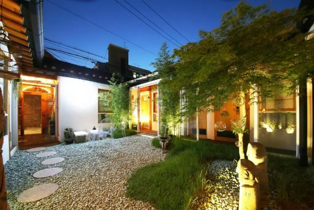 Garden, Property Building in NagNe House (Boutique Hanok) Garden, Property Building in NagNe House (Boutique Hanok)